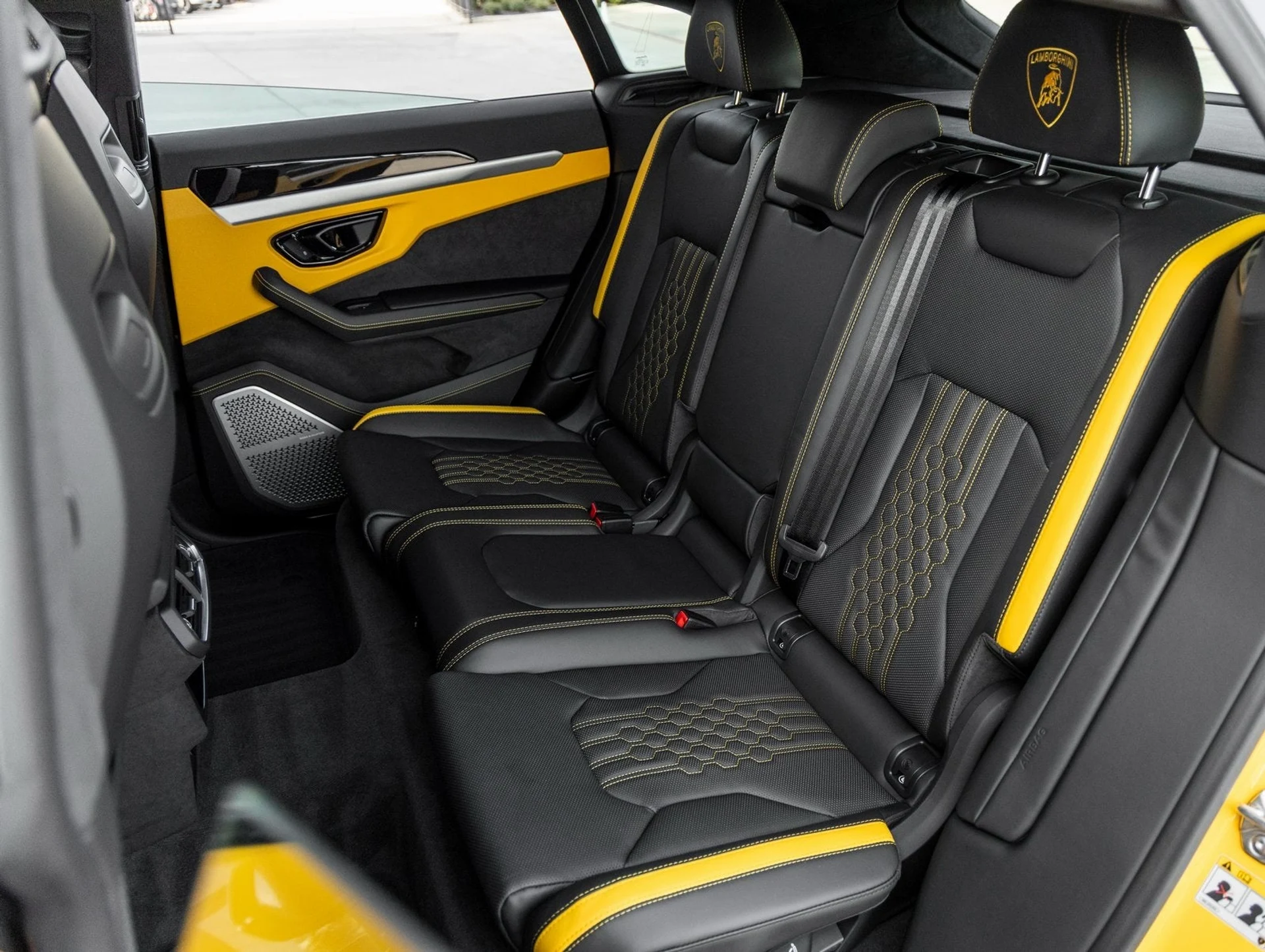 mph037_3680986780_38_3c2b763301