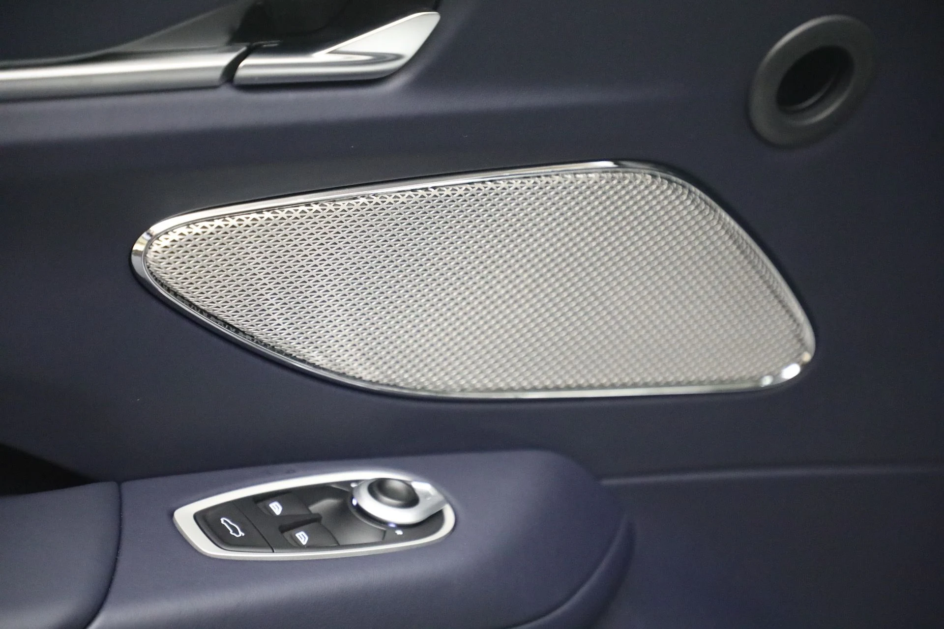 mph037_3681437056_New_2026_Aston_Martin_Vantage_S_Roadster_1786132821_00bd53c3d6