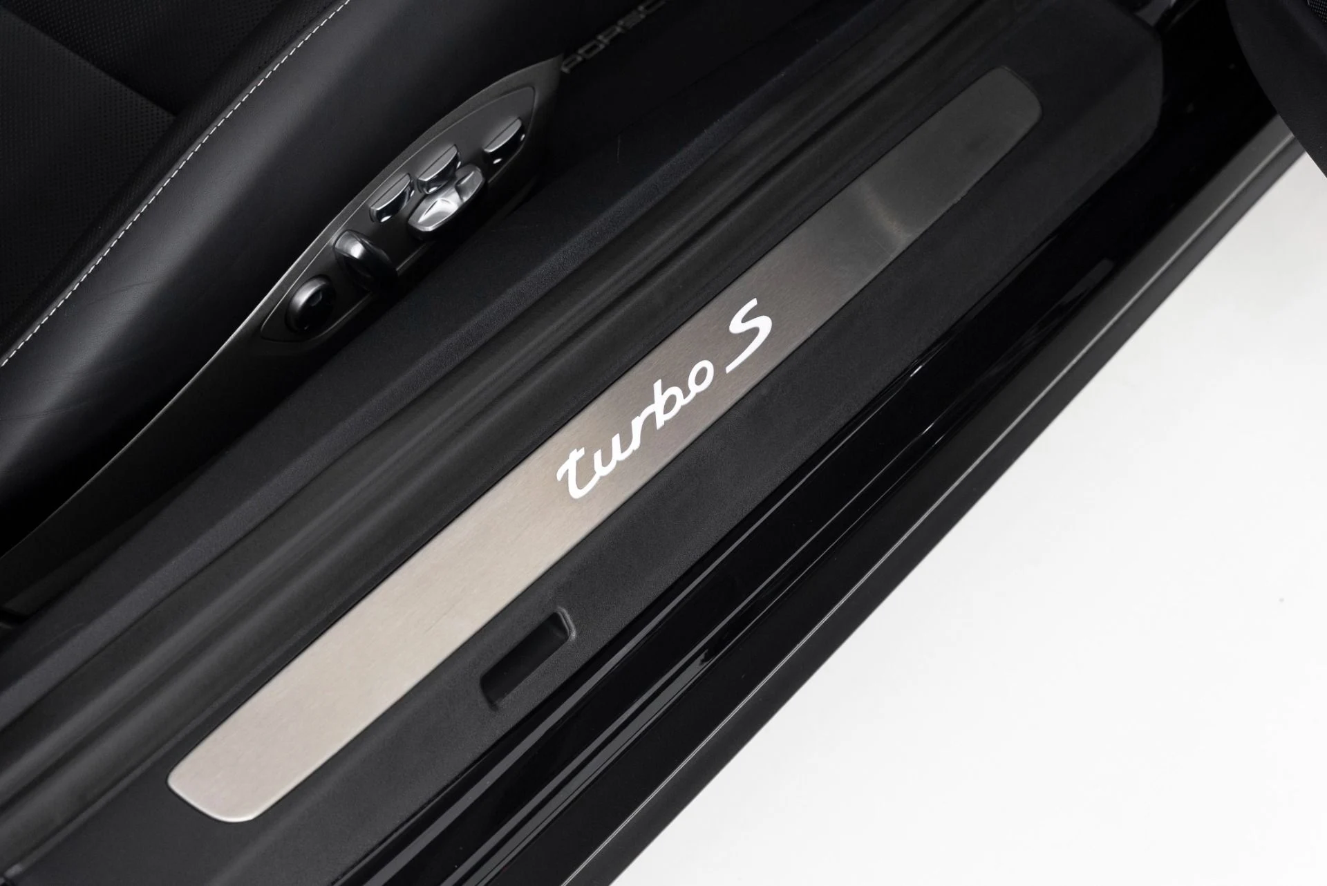 mph037_3688226749_Used_2019_Porsche_911_Turbo_S_1757958901_6abfa58343