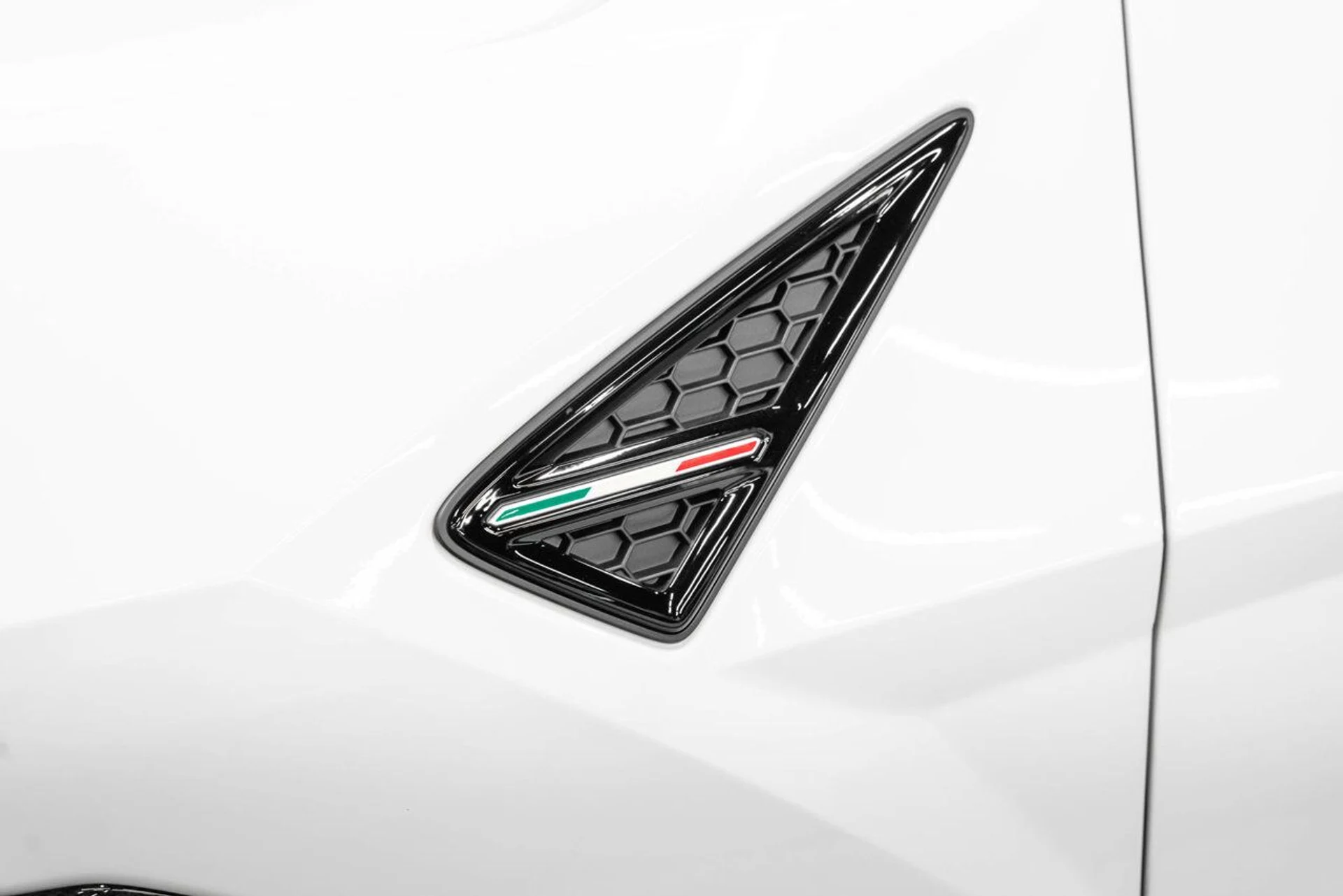 mph037_3693745518_lamborghini_urus_2023_0ed90a998c