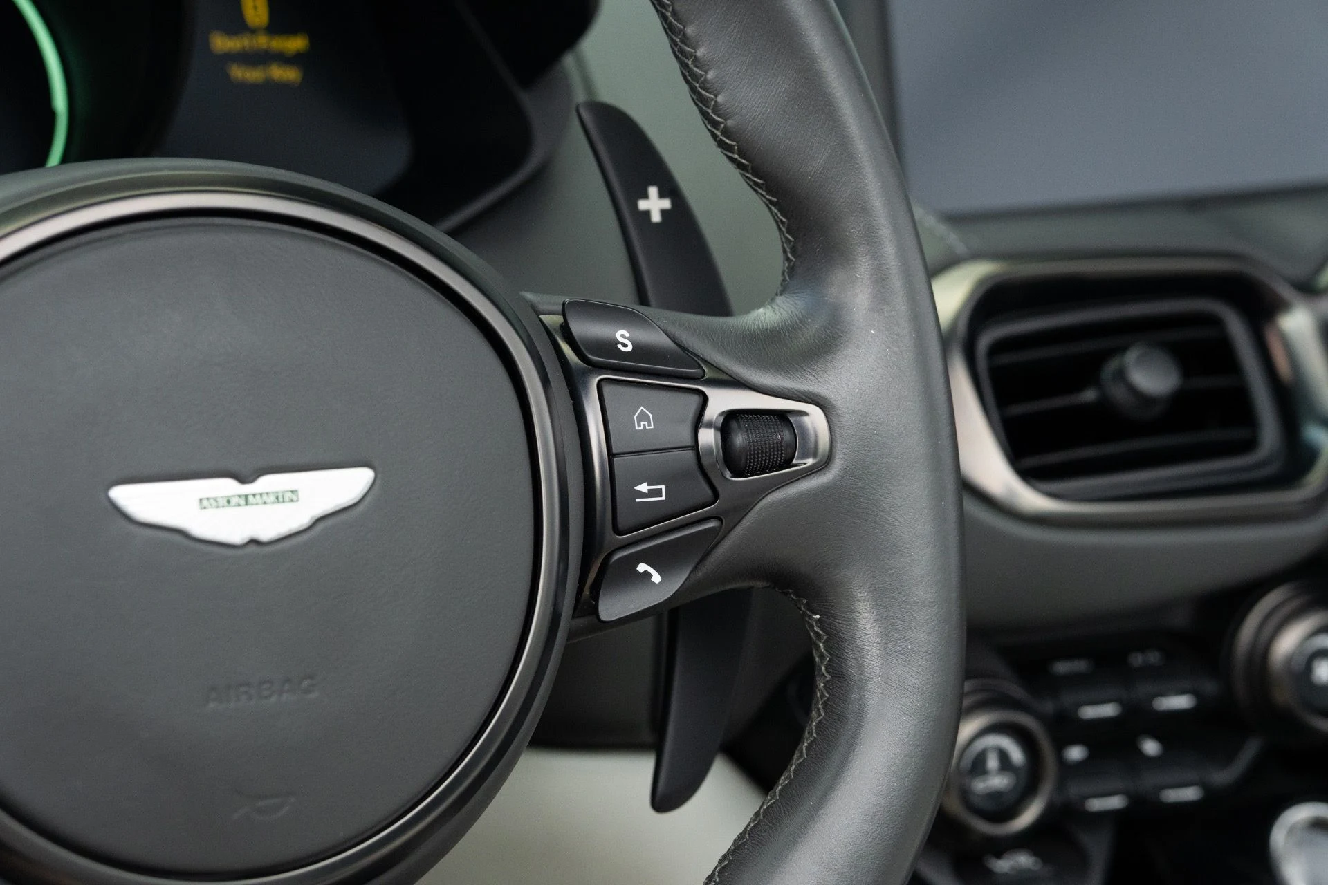 mph037_3705055384_Used_2023_Aston_Martin_Vantage_V8_1773336980_65960a171b