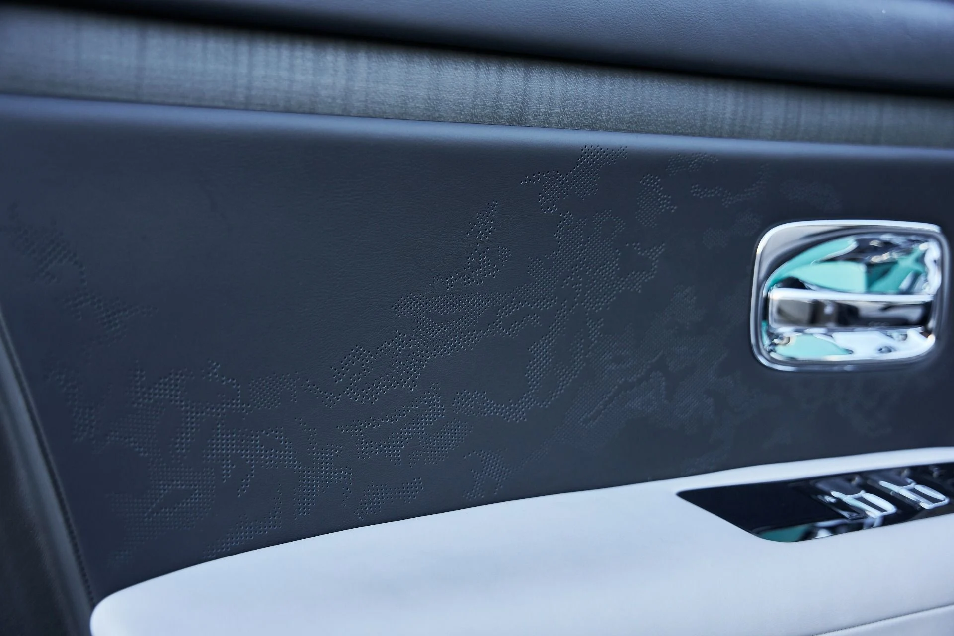 mph037_3706890949_Used_2025_Rolls_Royce_Ghost_Base_1770087441_007dcf5a6b