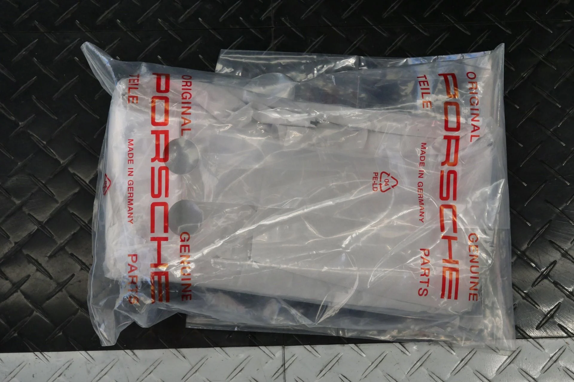 mph037_3710215134_Used_2025_Porsche_911_GT_3_RS_Weissach_Package_Carbon_Ceramic_Brakes_Carbon_Fiber_Seats_1778172422_12cb349c1a