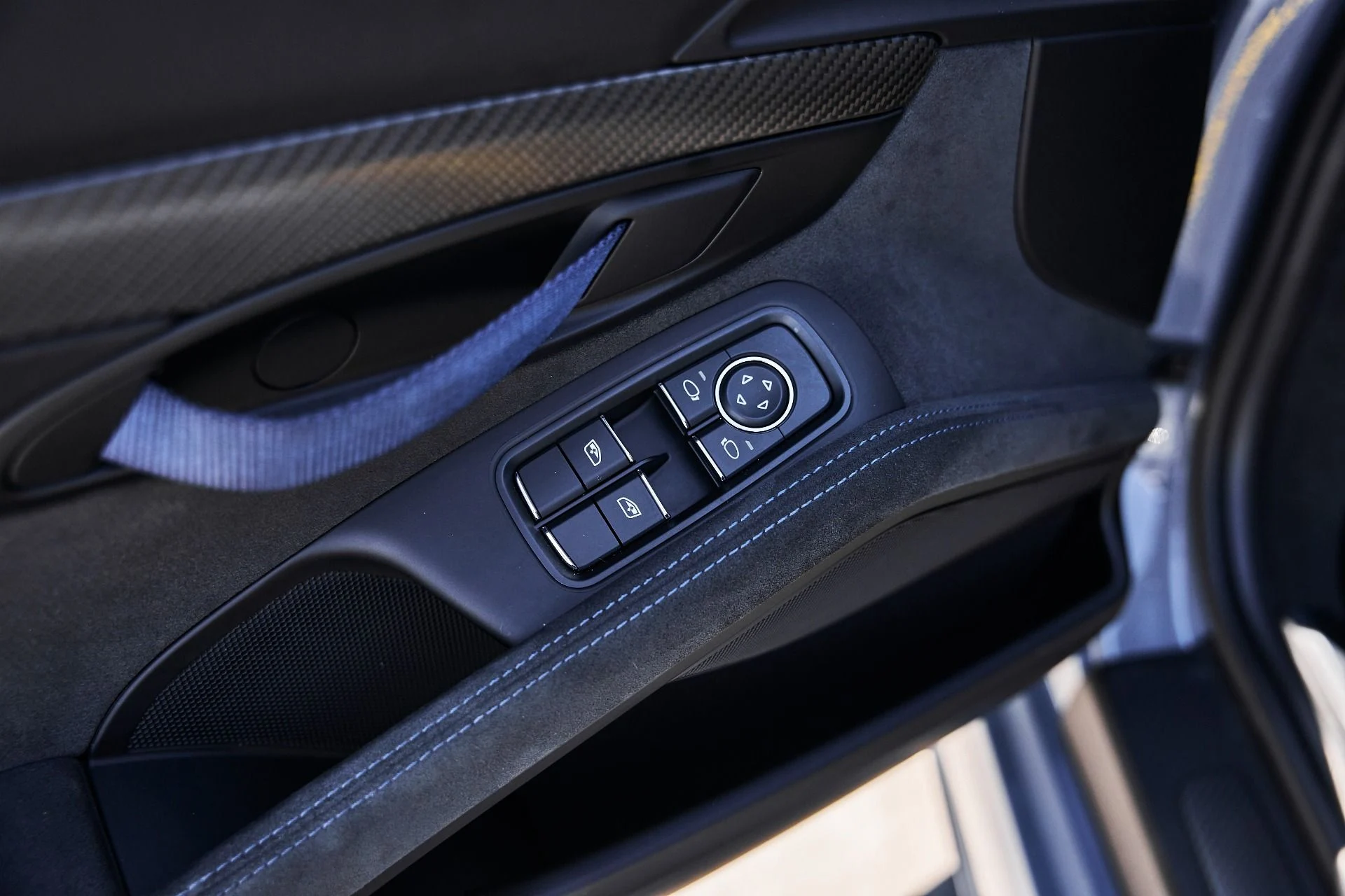 mph037_3727368521_Used_2023_Porsche_718_Cayman_GT_4_RS_1786209659_496808c0c2
