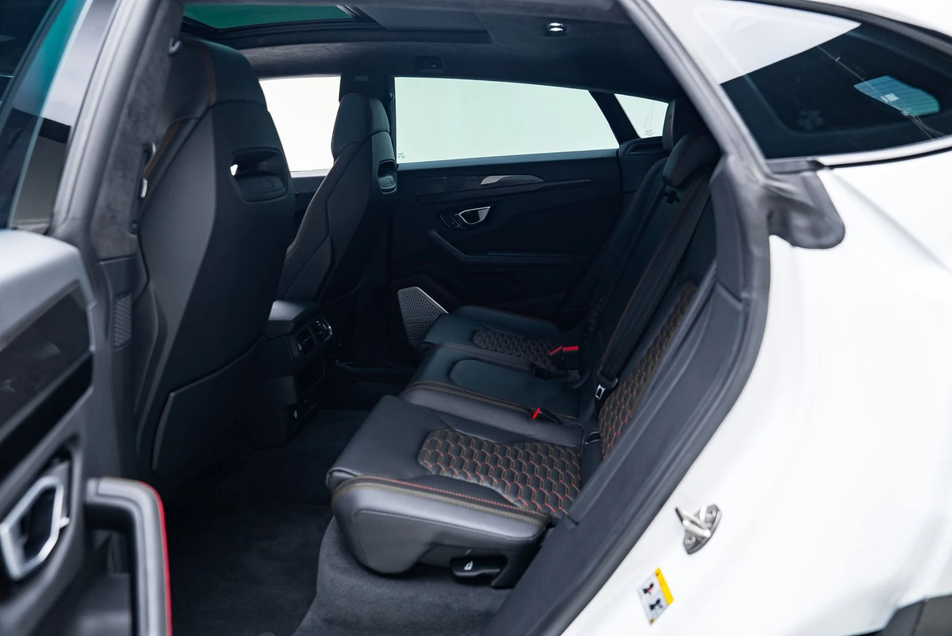 mph037_3728140628_Used_2022_Lamborghini_Urus_1764978371_3eae67079b