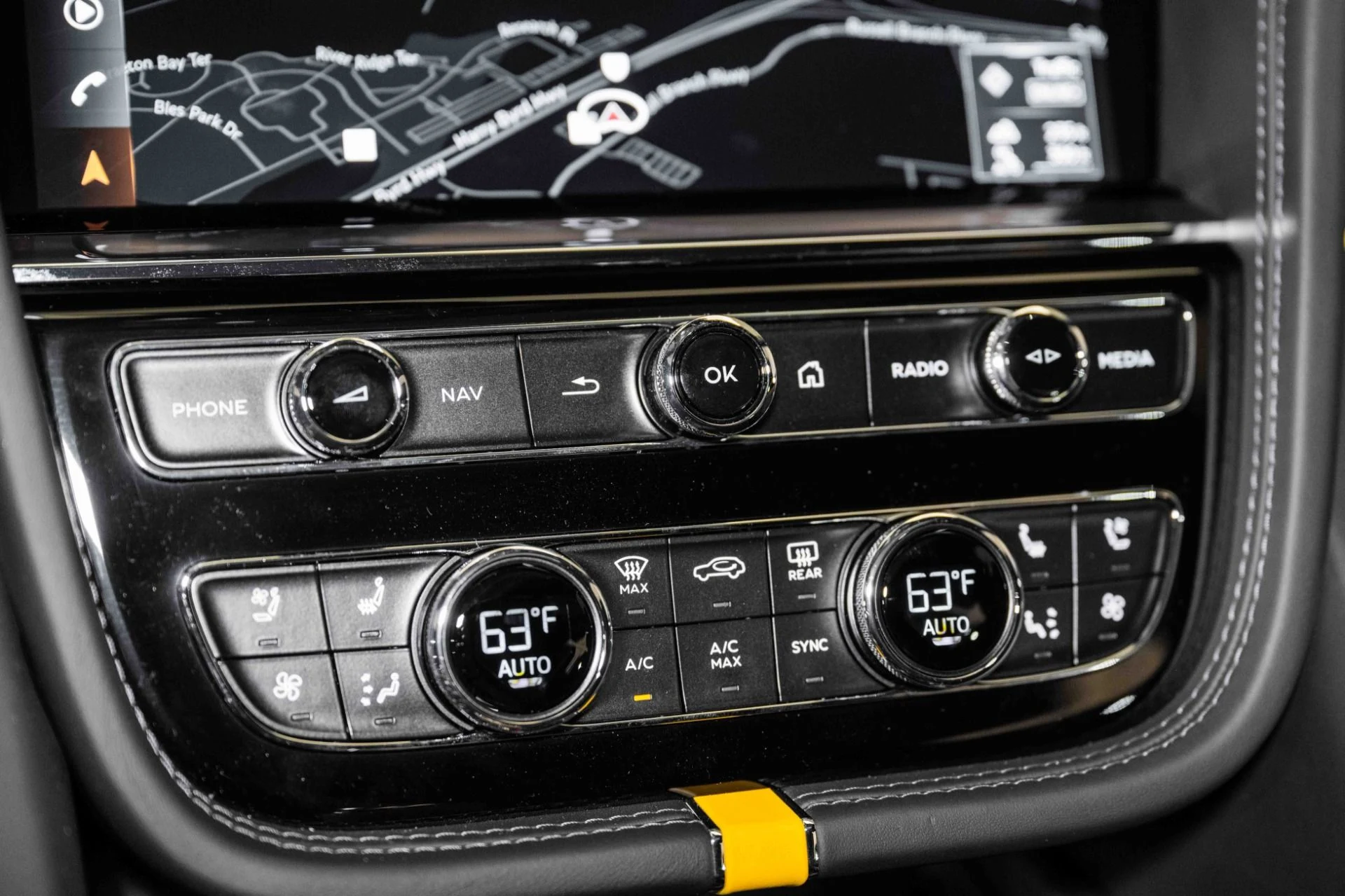 mph037_3738865734_Used_2024_Bentley_Bentayga_Azure_V8_1758720540_f000c618fe