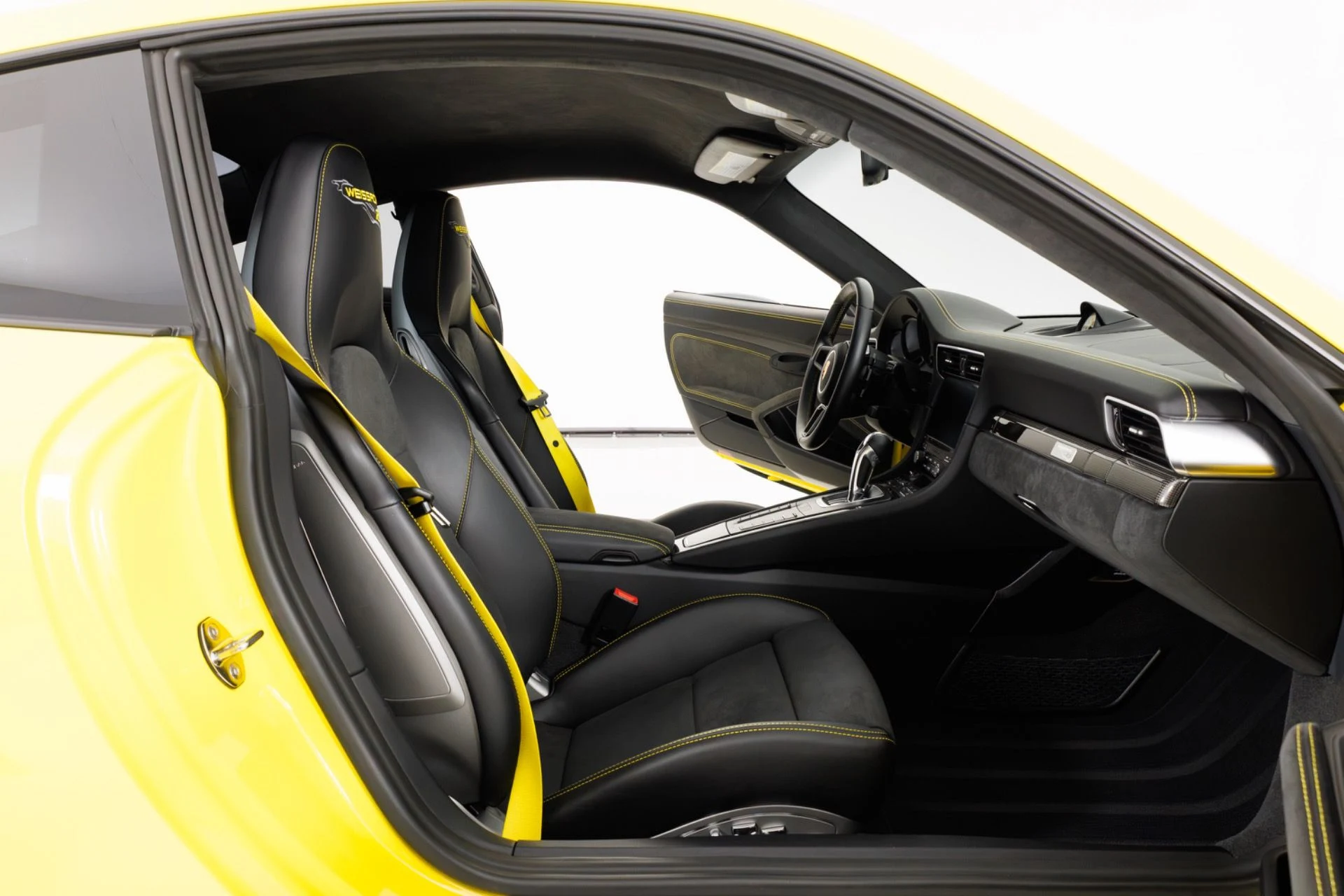 mph037_3740408480_Used_2018_Porsche_911_GT_2_RS_1787778684_3d97546ec9