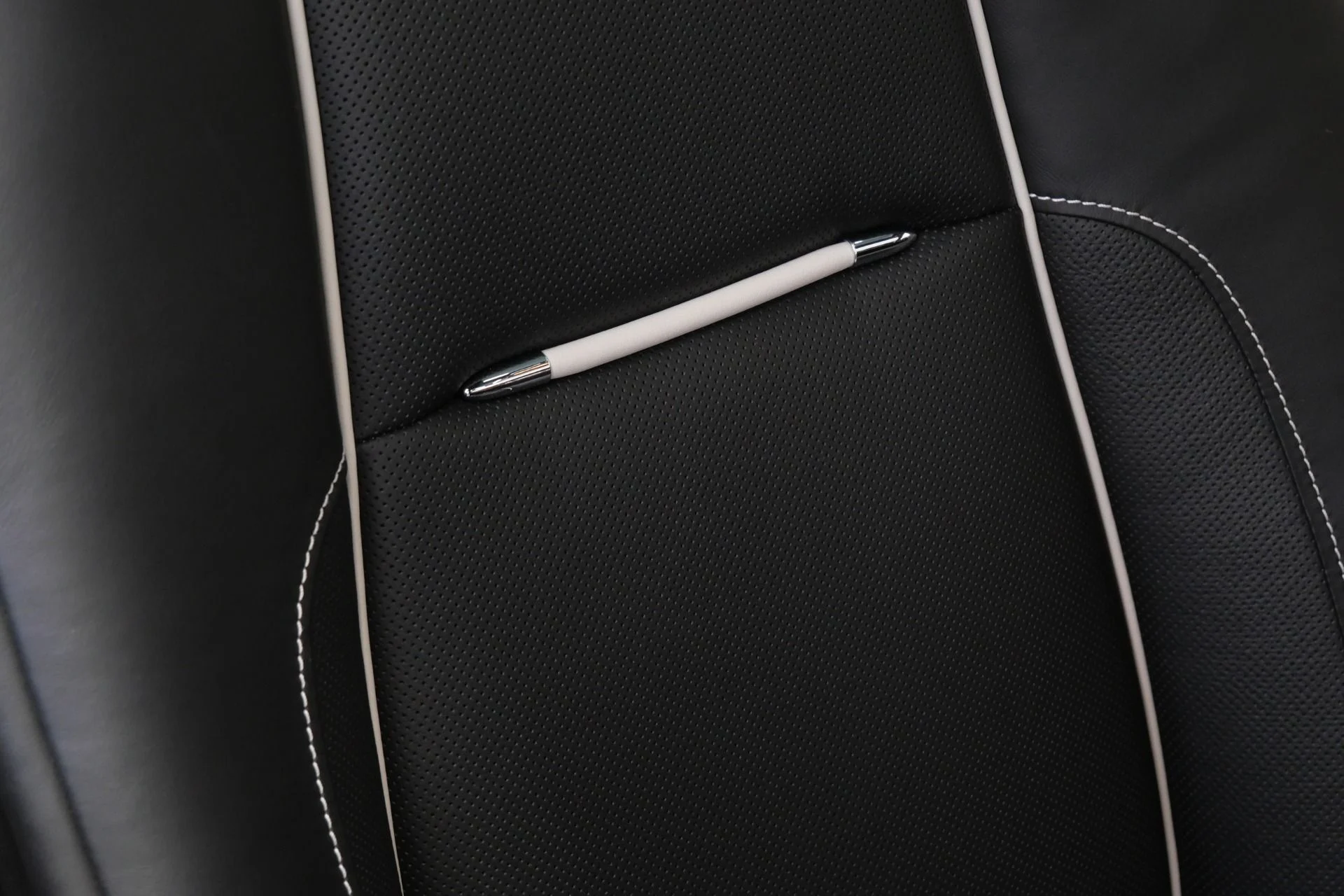 mph037_3742412640_Used_2016_Rolls_Royce_Wraith_The_Wraith_Package_Canadel_Paneling_Driver_Assistance_3_1764606909_82d19ba8f7