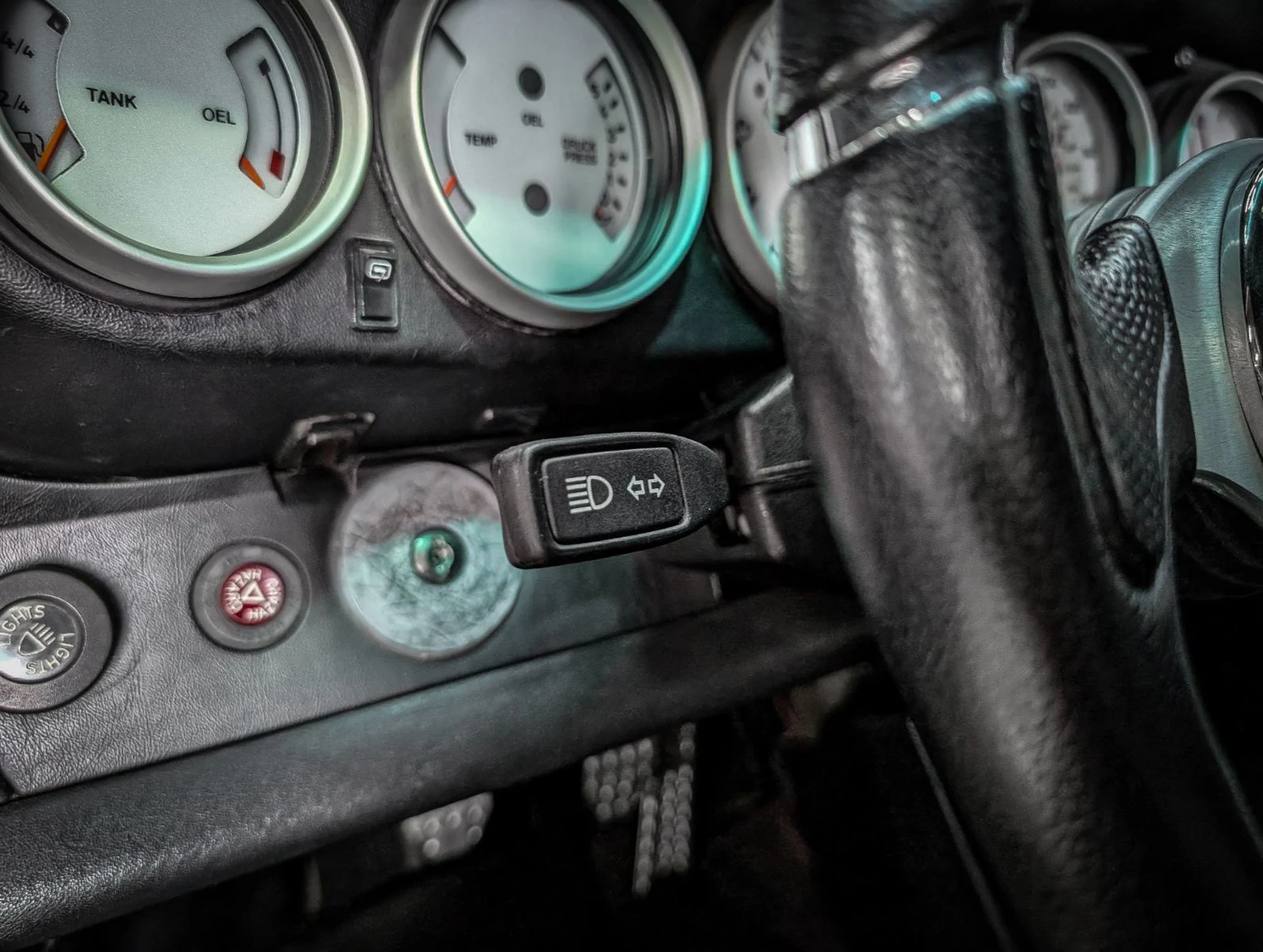 mph037_3753183383_36435187_08370_1979_porsche_911_020_58aaa14194