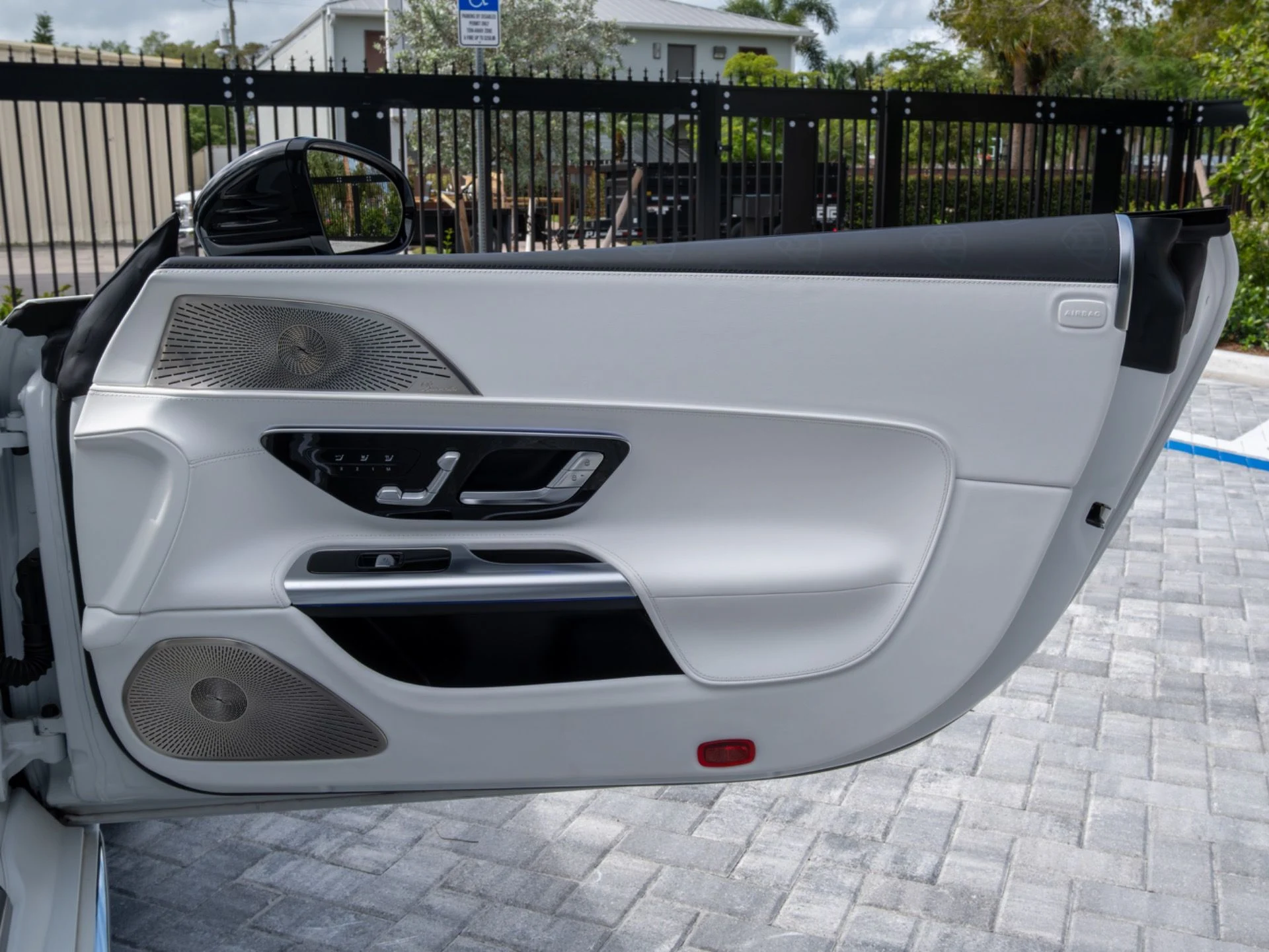 mph037_3762826744_Used_2026_Mercedes_Benz_SL_Maybach_SL_680_Monogram_Series_1775231662_41c602e71e