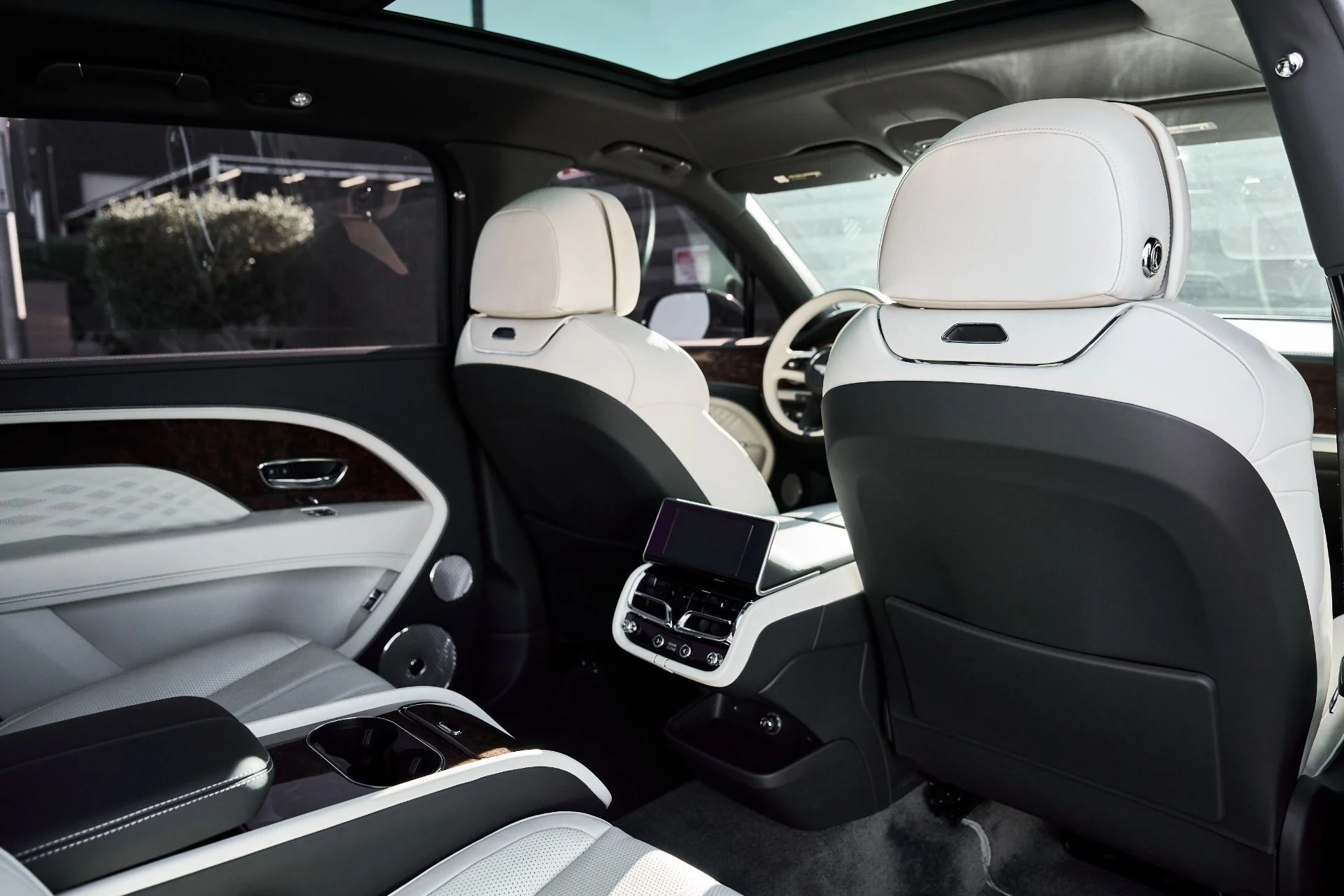 mph037_3766691400_Used_2023_Bentley_Bentayga_EWB_Azure_1773968881_8b0cdae65f