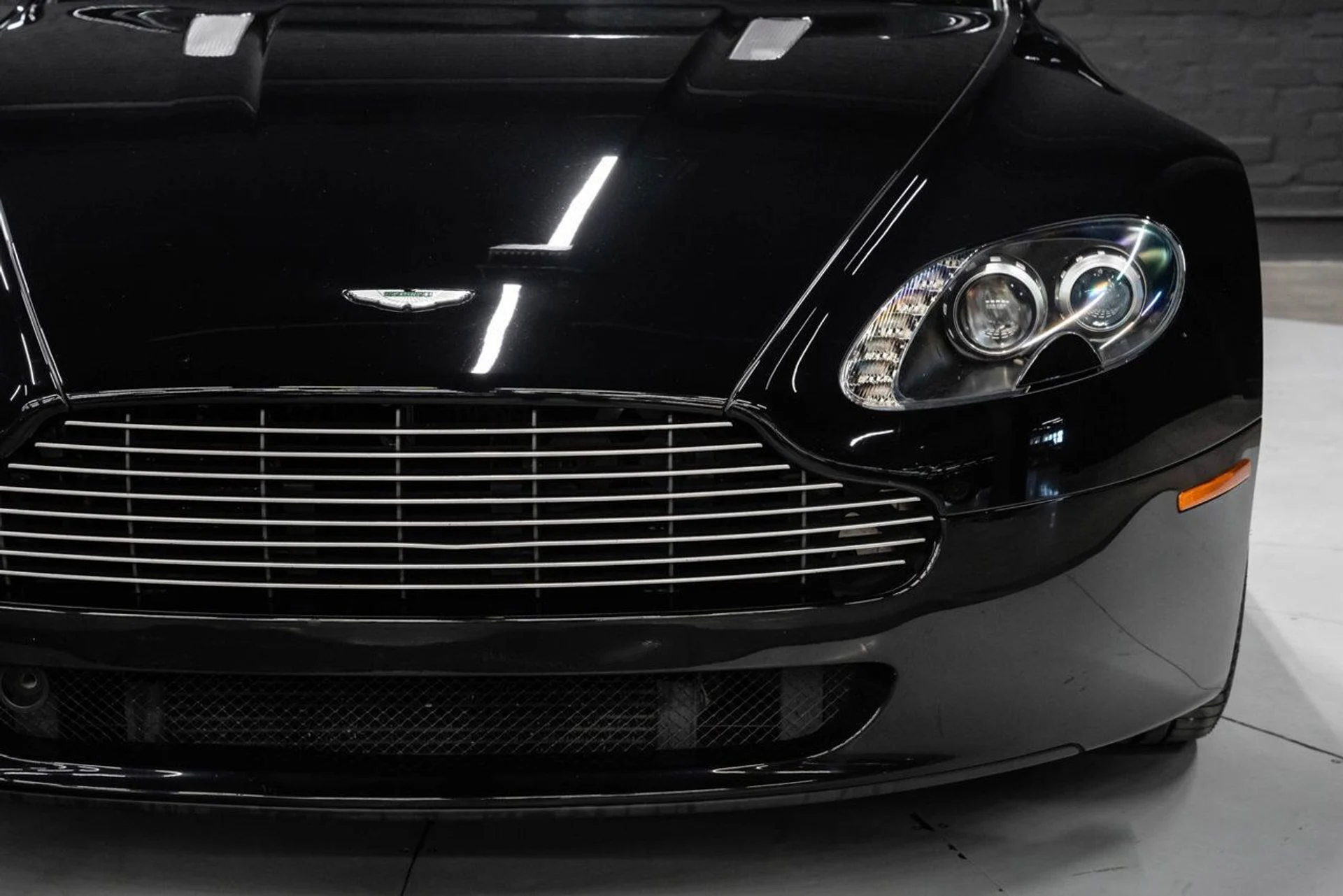 mph037_3795367165_aston_martin_vantage_2008_60cc097e14