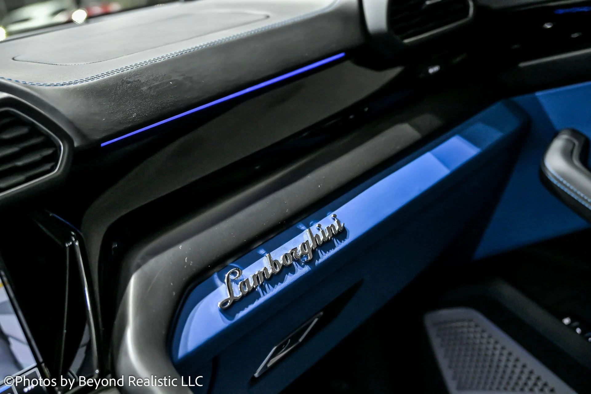 mph037_3803670438_Used_2023_Lamborghini_Urus_S_1766137486_49ffb46a75