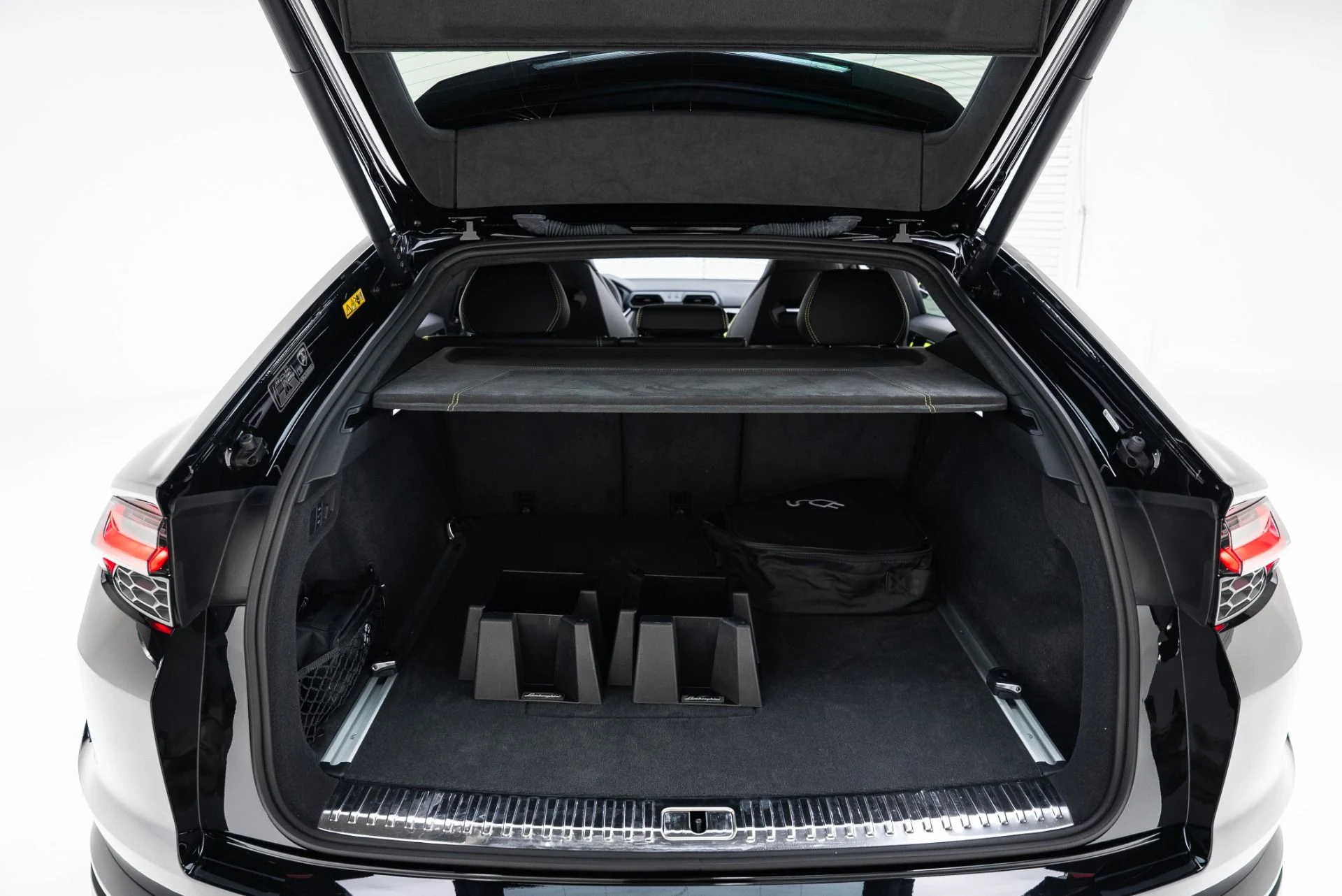 mph037_3808386005_Used_2025_Lamborghini_Urus_SE_1767912077_5d04b1e663