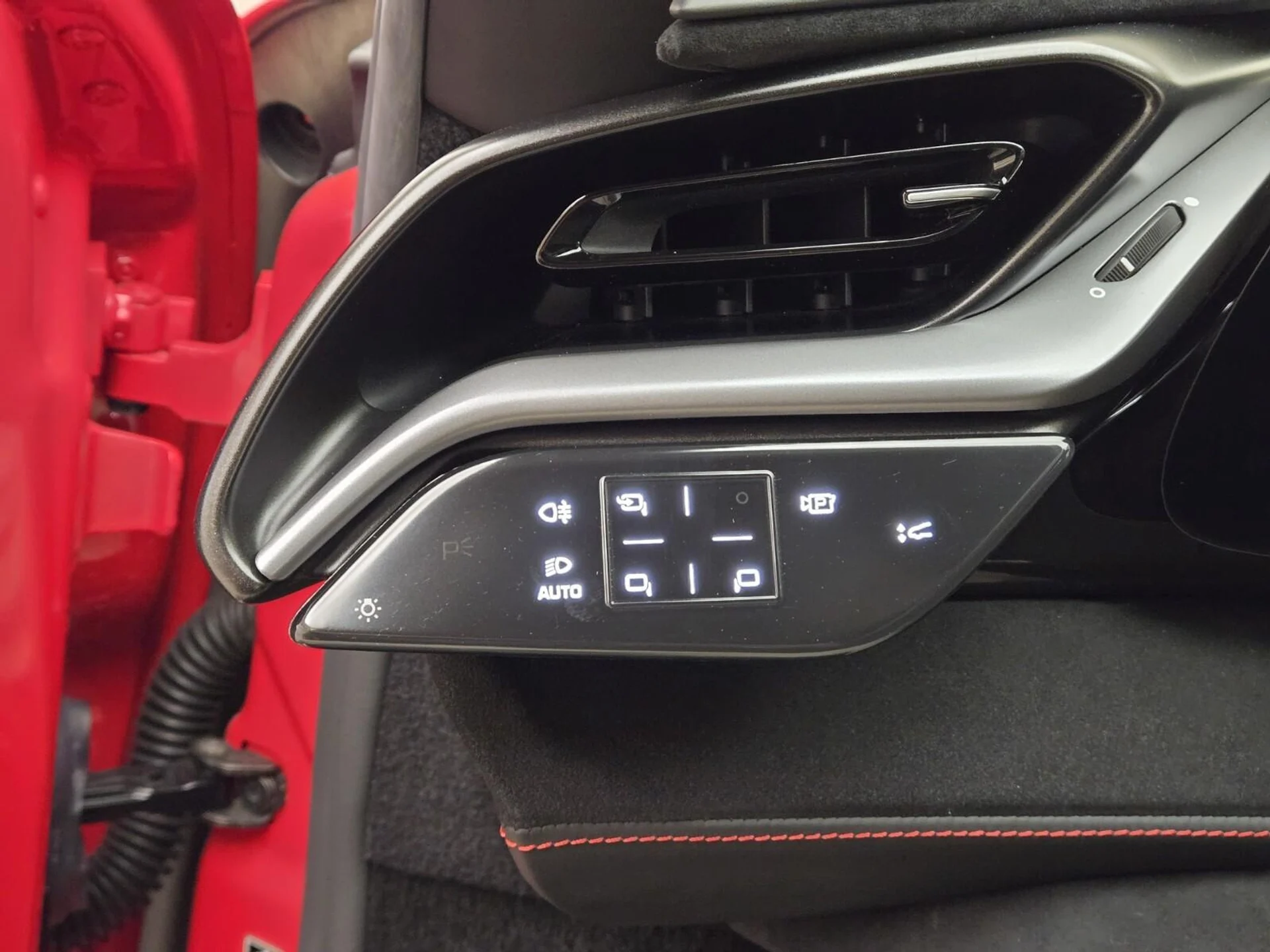 mph037_3812604371_Used_2021_Ferrari_SF_90_Stradale_1762500933_e579950f73