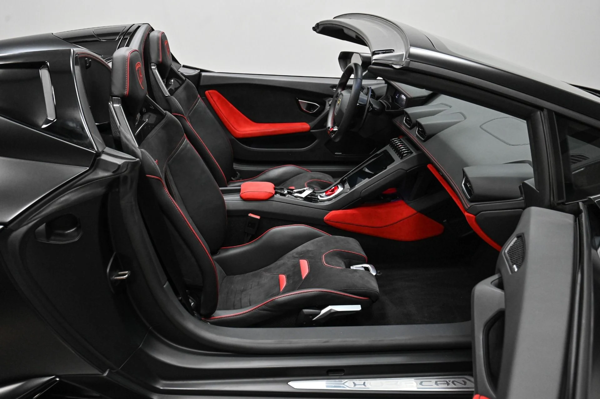 mph037_381296764_Used_2021_Lamborghini_Huracan_EVO_Base_1754943417_1624d434b7