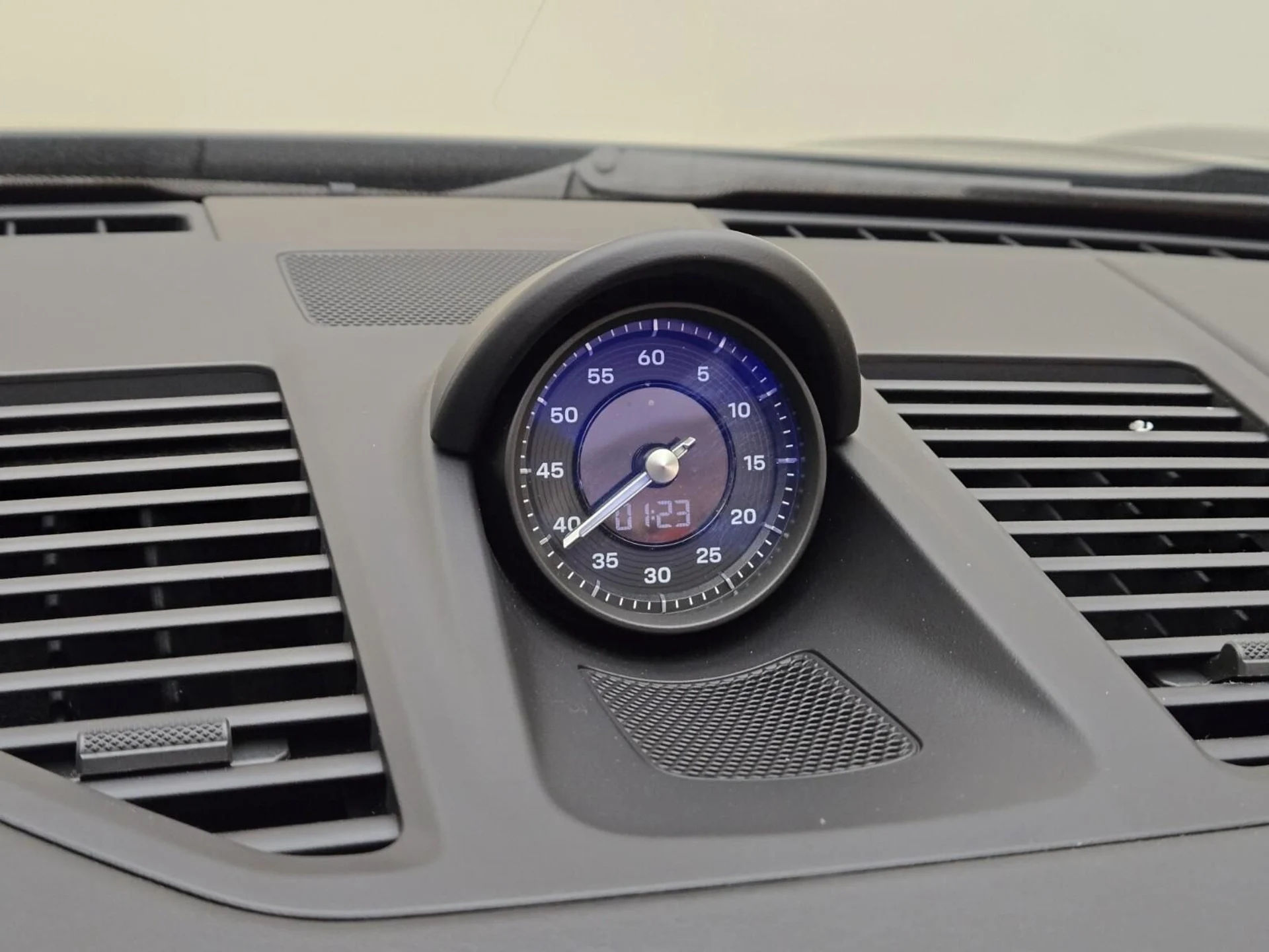 mph037_3824853201_Used_2020_Porsche_911_Carrera_S_1777354798_6c916f4a65