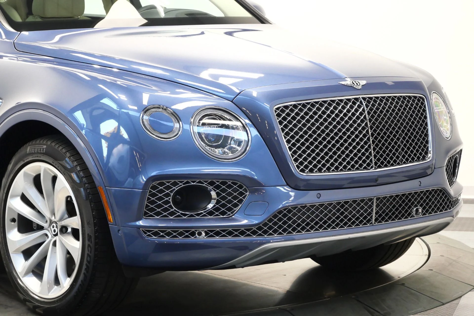 mph037_3850354692_Used_2018_Bentley_Bentayga_Onyx_Edition_W12_Touring_Specification_Front_Seat_Comfort_Specification_1772647427_26f1758041