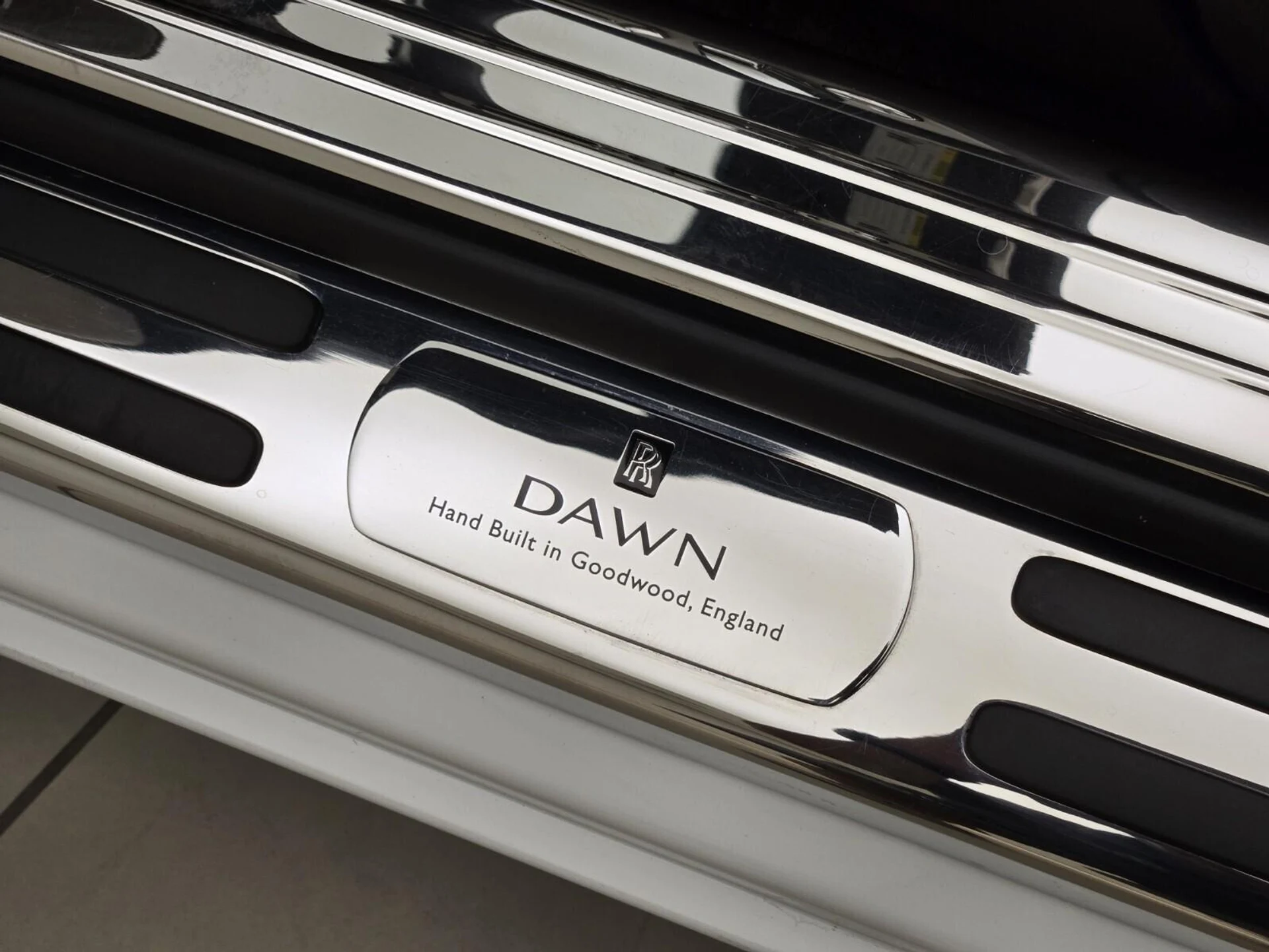 mph037_3855169185_Used_2016_Rolls_Royce_Dawn_1753165586_7a59f55000