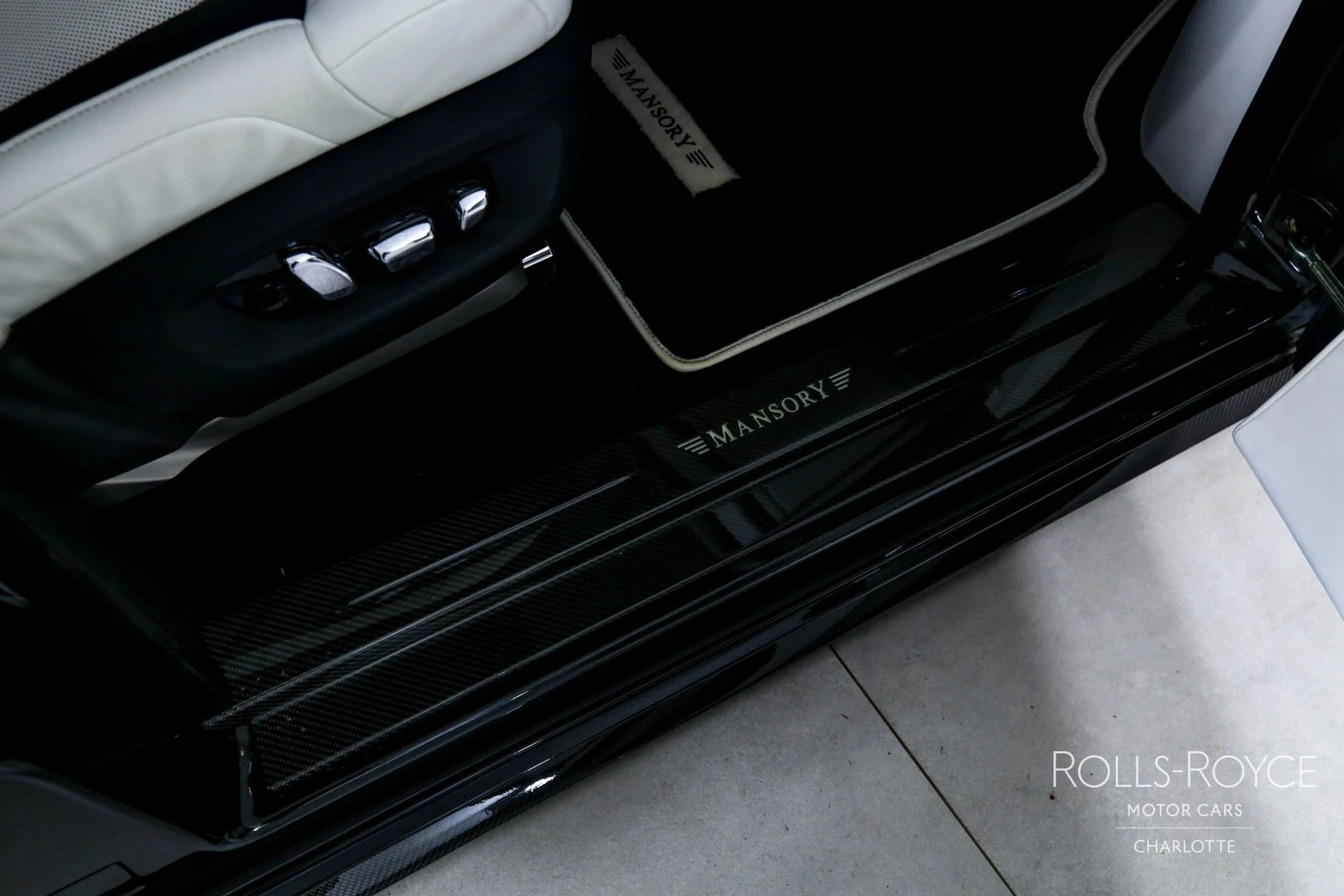 mph037_3879168901_Used_2018_Rolls_Royce_Phantom_1776373846_664ec0bce9