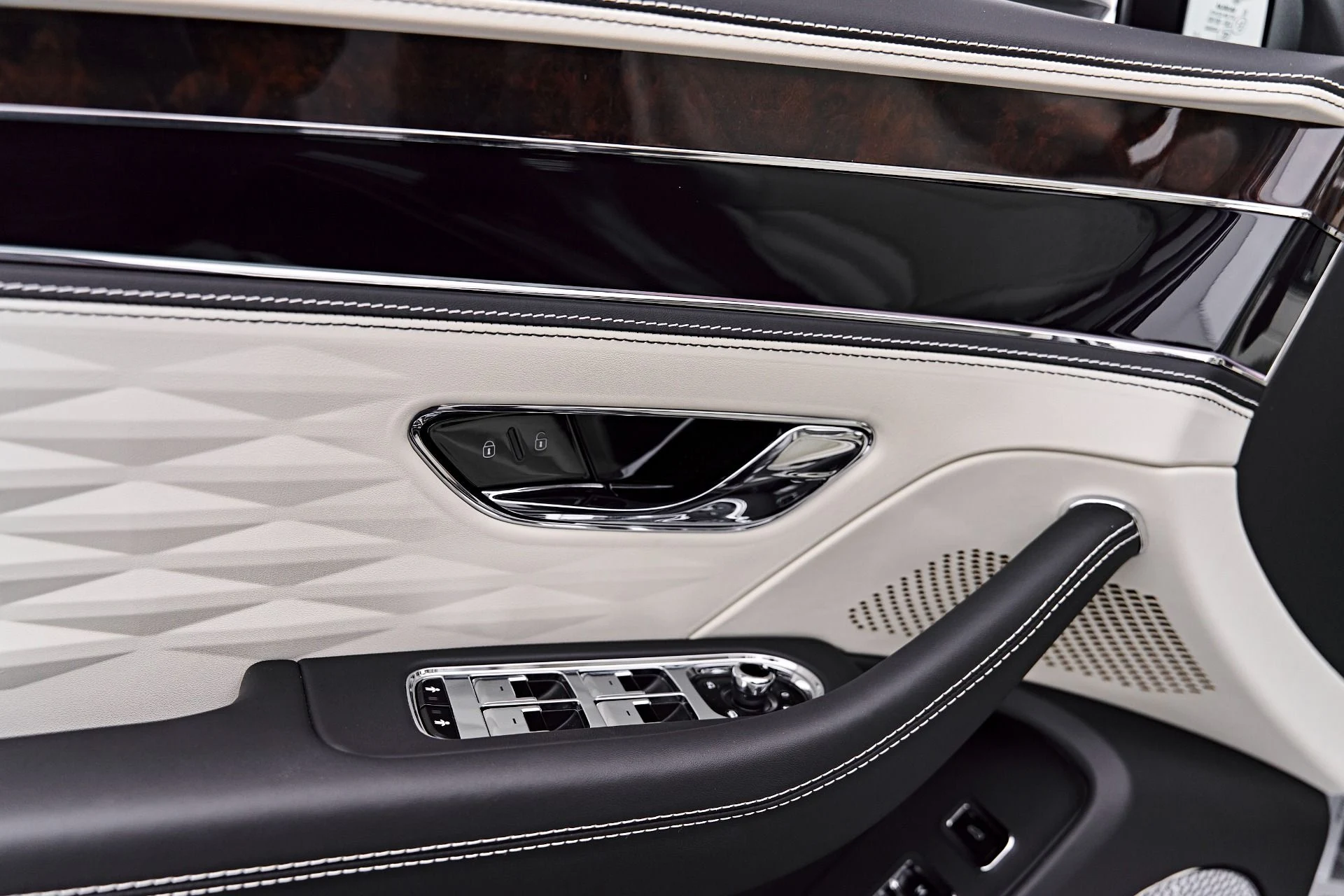 mph037_3884046211_Used_2022_Bentley_Flying_Spur_W12_1786226202_9779eca9cb