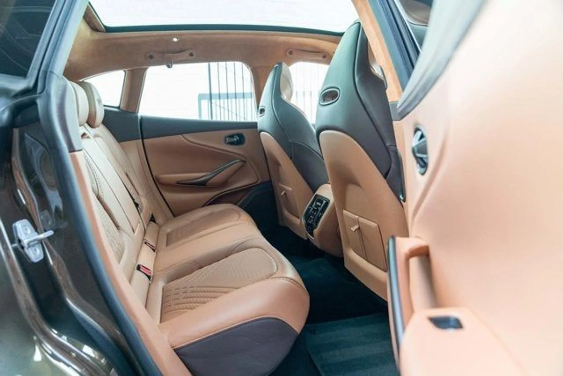 mph037_3890850677_38_62ecd33663