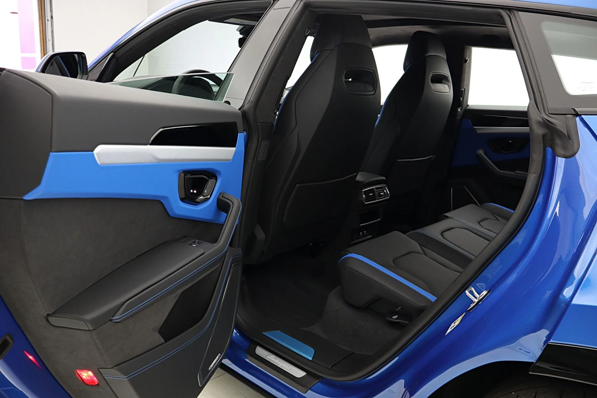 mph037_3909699939_New_2026_Lamborghini_Urus_SE_73536b9b32