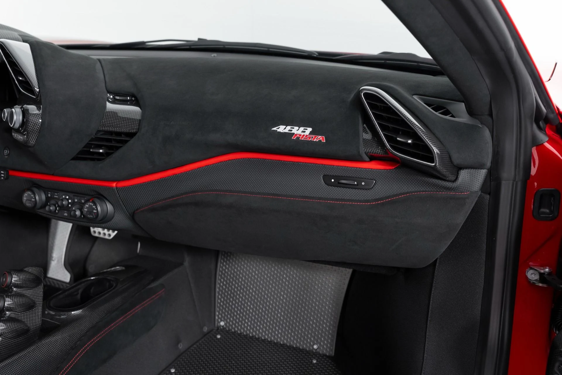 mph037_3915042975_Used_2019_Ferrari_488_Pista_1760379304_64e2b81c5d