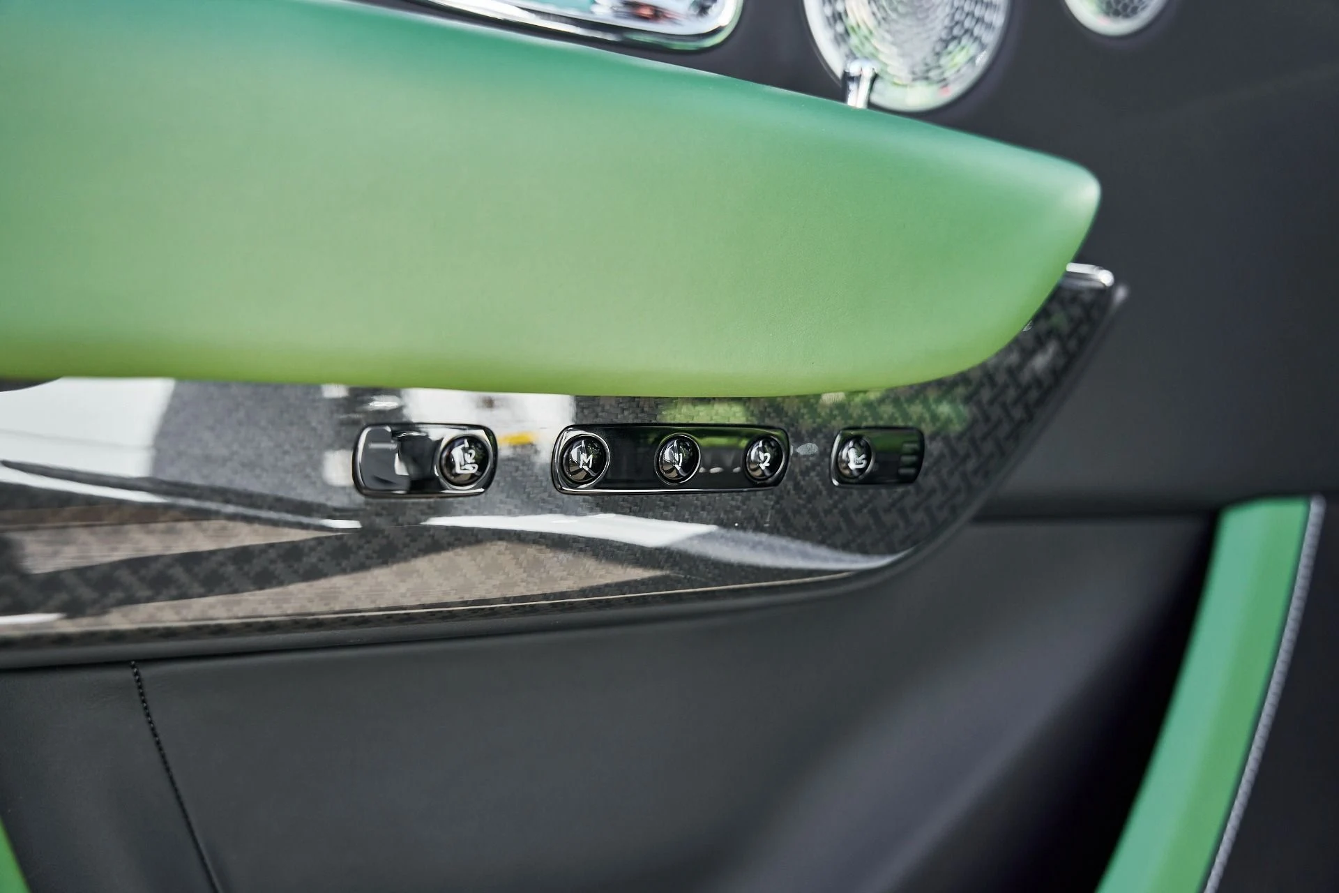 mph037_3919559691_Used_2023_Rolls_Royce_Cullinan_Black_Badge_1769736466_eb814e1e0e