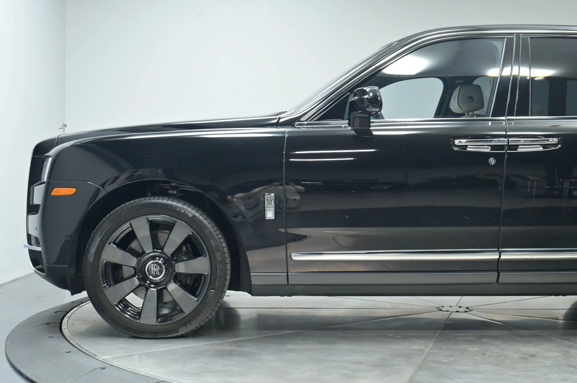 mph037_3920937095_Used_2023_Rolls_Royce_Cullinan_1782858557_7c6d22fde7