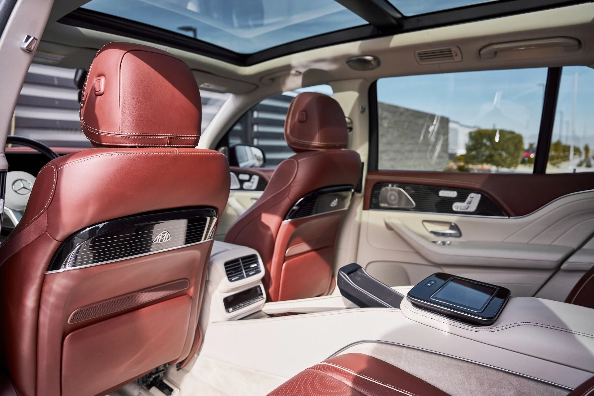 mph037_3942798952_Used_2022_Mercedes_Benz_GLS_Maybach_GLS_600_1769655622_29c99466db