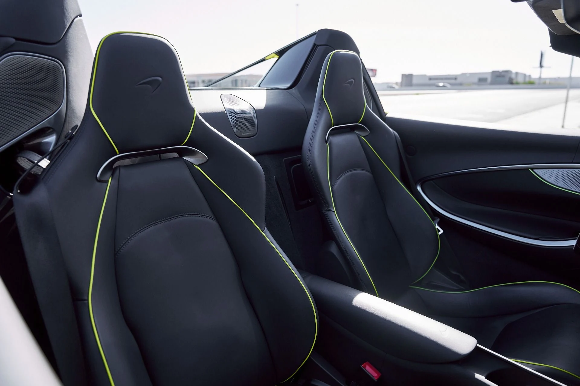 mph037_3948511591_Used_2025_Mc_Laren_Artura_Tech_Lux_1769825894_94e8fee396