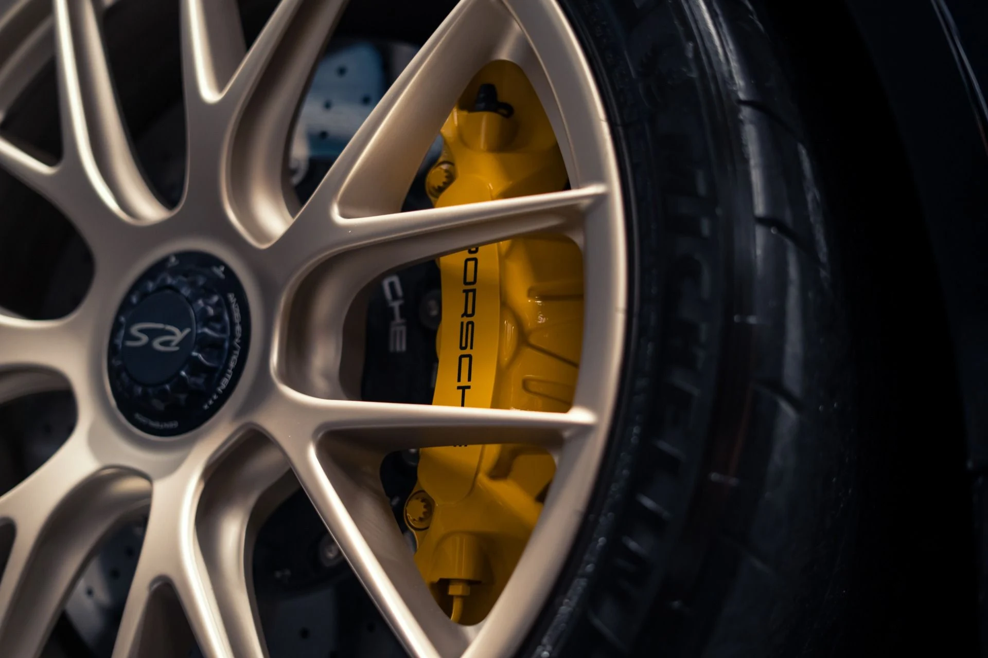 mph037_3953085096_Used_2018_Porsche_911_GT_2_RS_Weissach_Pack_Mag_Wheels_1781559200_0b9110adff