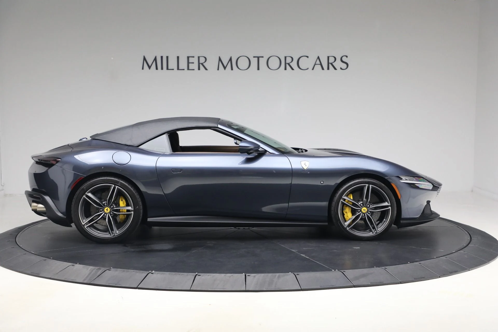 mph037_3970986501_Used_2025_Ferrari_Roma_Spider_1793294137_c4a1c22cd8
