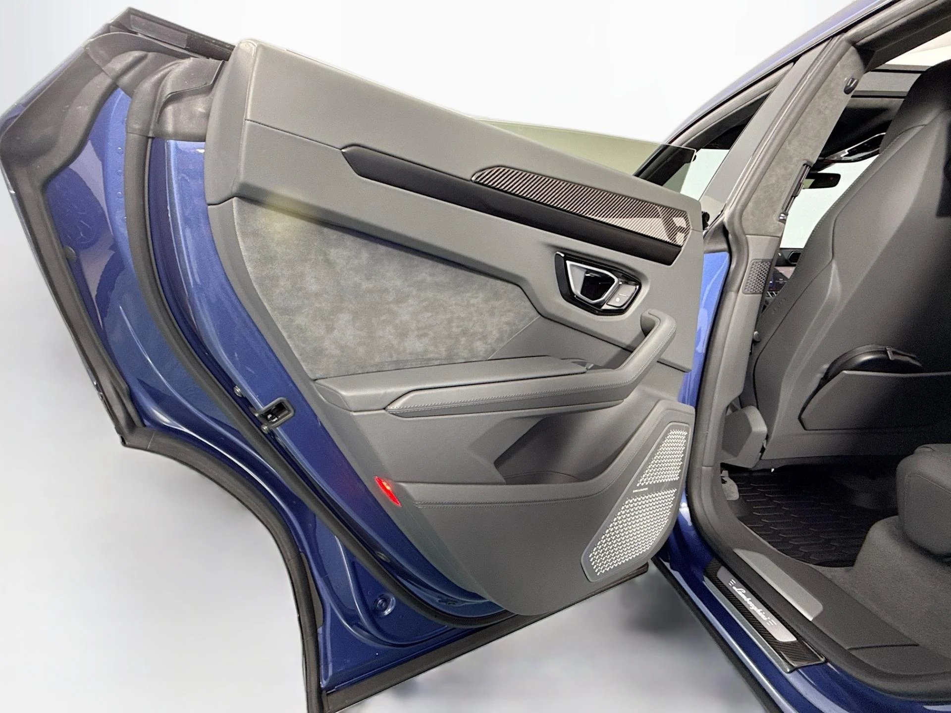 mph037_3971824556_Used_2024_Lamborghini_Urus_S_1784150927_1b55d53597