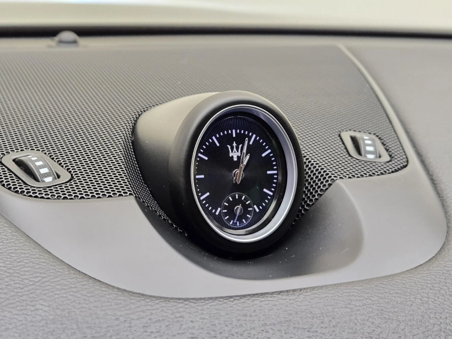 mph037_3984182136_Used_2020_Maserati_Levante_1753941275_9e31b98aa3