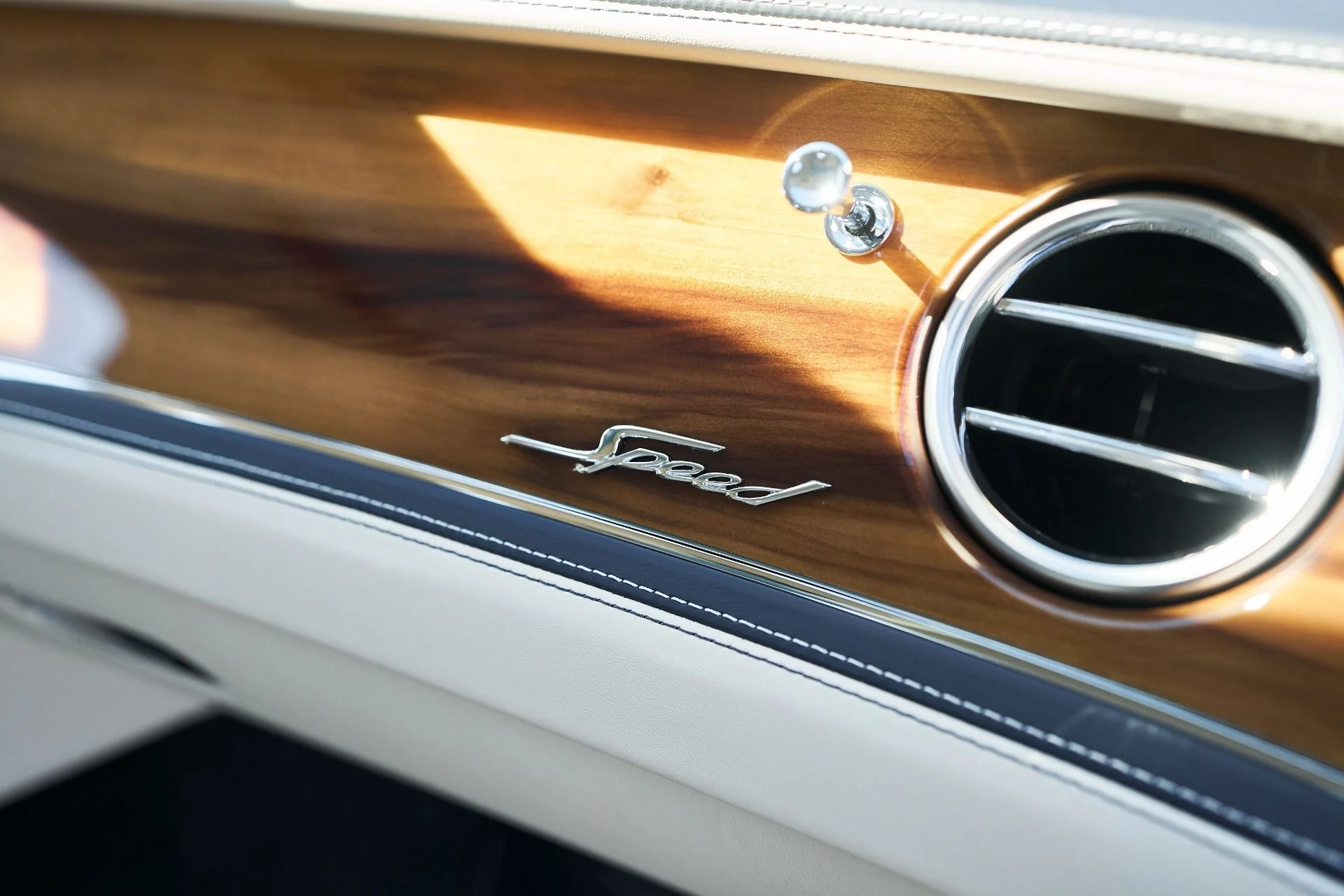 mph037_4014380217_Used_2024_Bentley_Flying_Spur_Mulliner_W12_1760650656_45ce11fb48