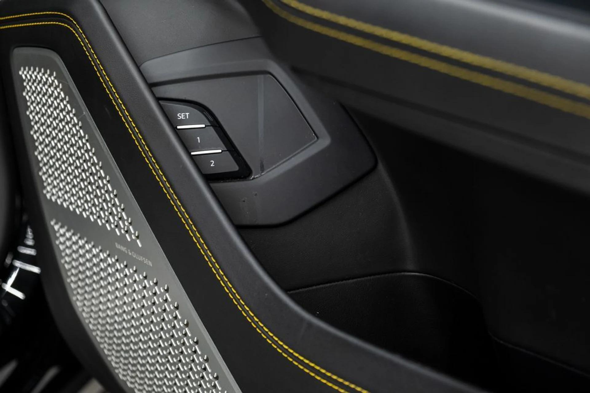 mph037_4019586938_48ef47bd22d533e44dade9b6327bfc86_d23080afae