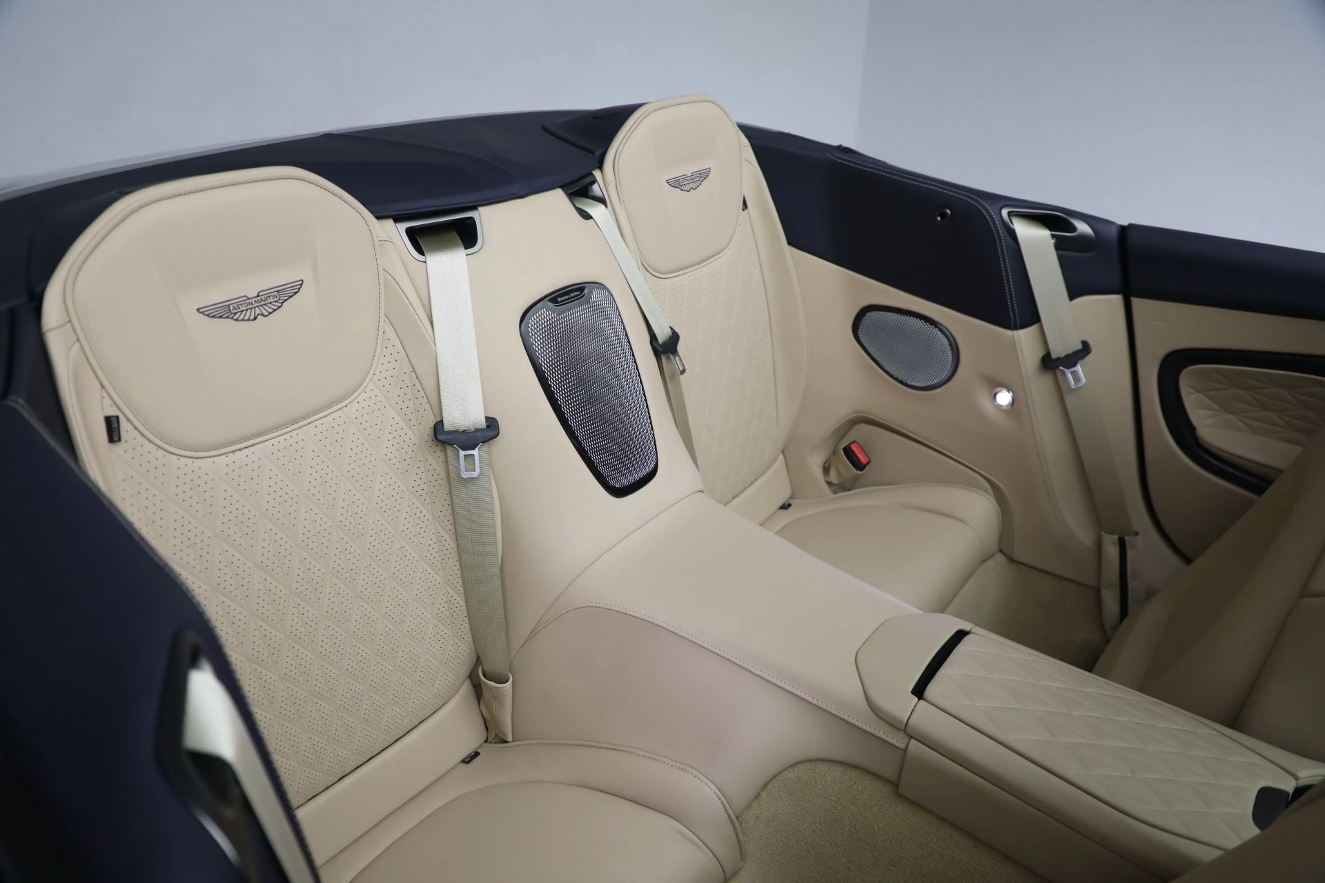 mph037_4024646318_New_2025_Aston_Martin_DB_12_Volante_cf543943d4