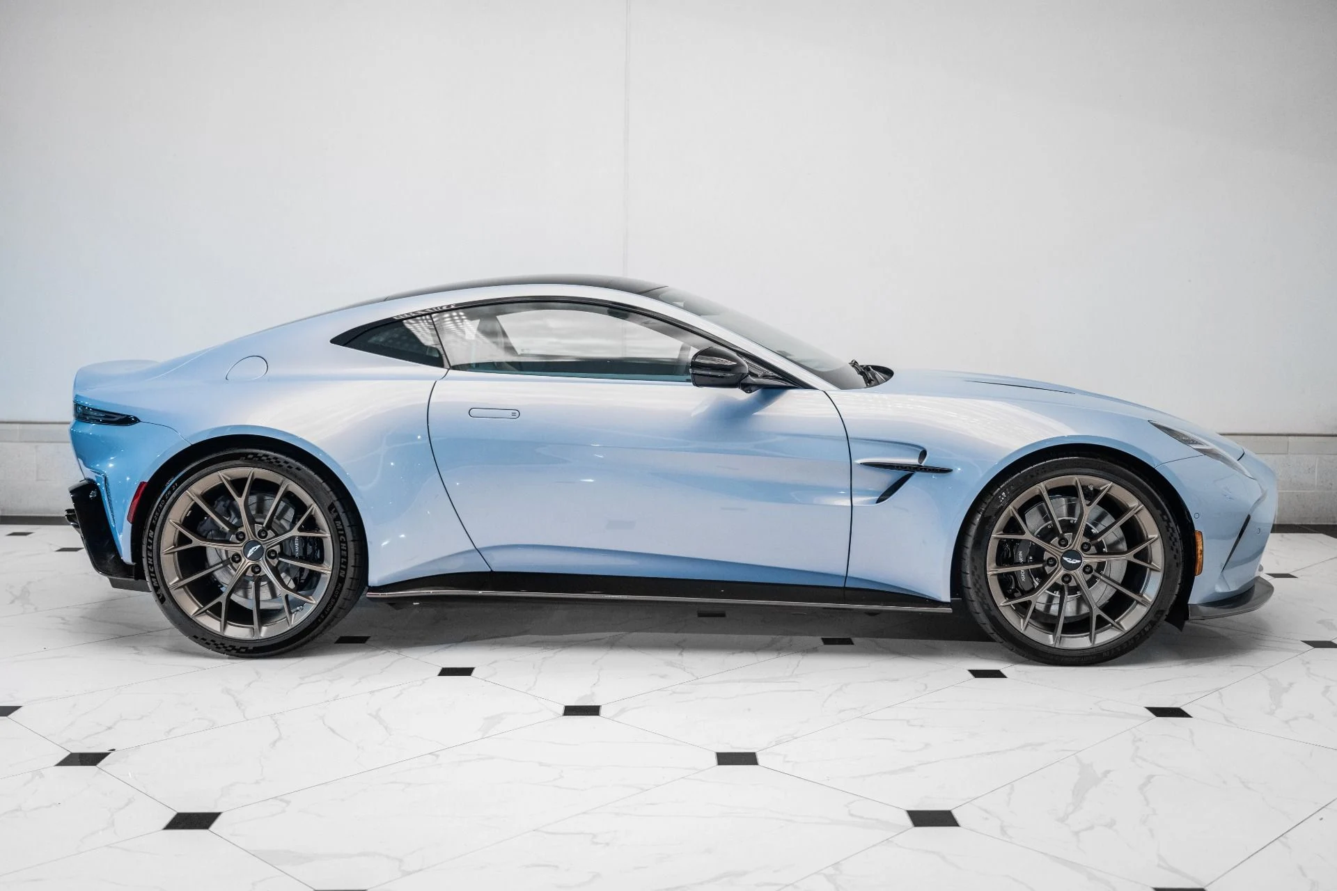 mph037_4029830094_New_2026_ASTON_MARTIN_VANTAGE_1759240597_8af18e2fb1
