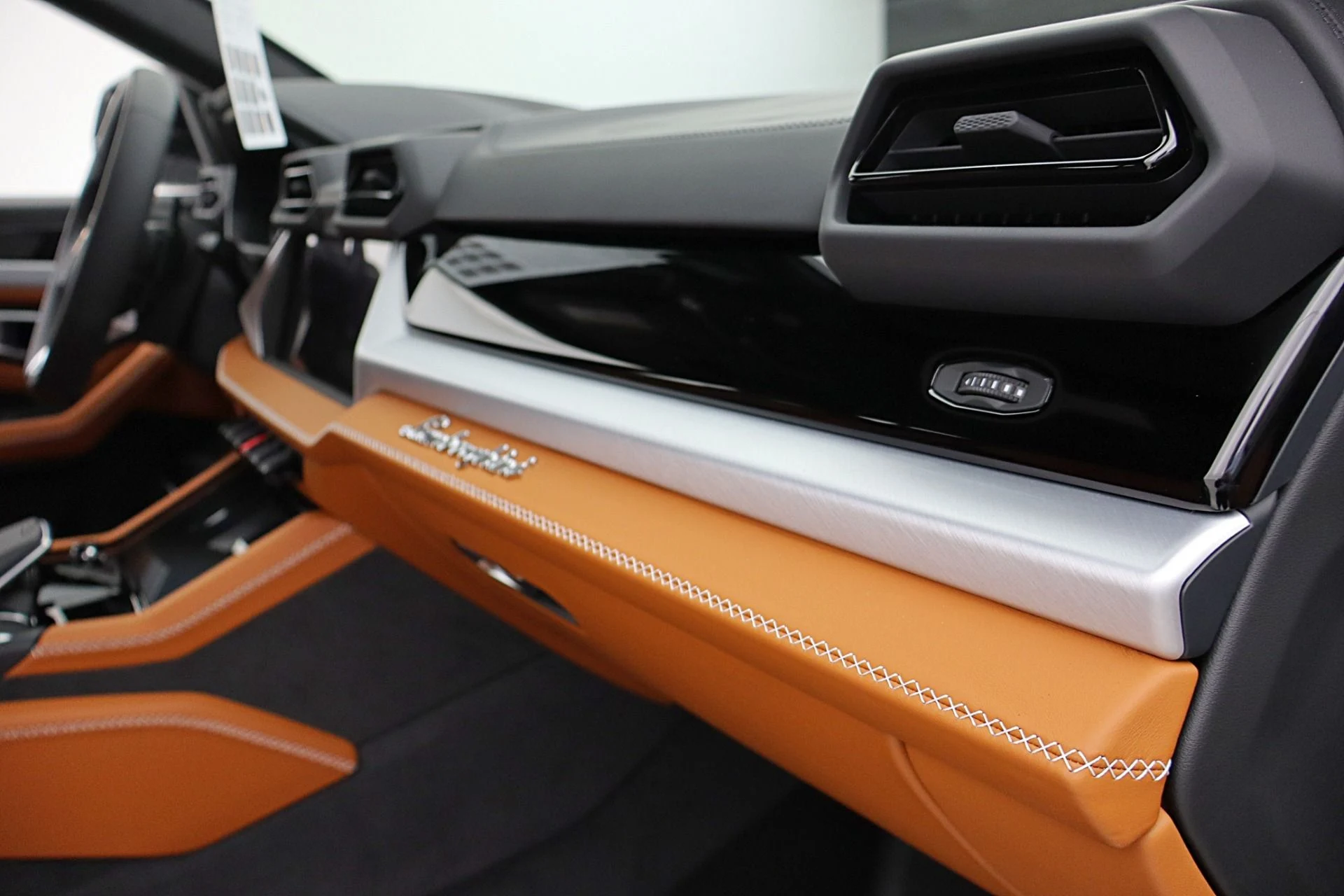mph037_403552644_Used_2026_Lamborghini_Urus_SELEASE_OPTIONS_AVAILABLE_6c04cbf0cc