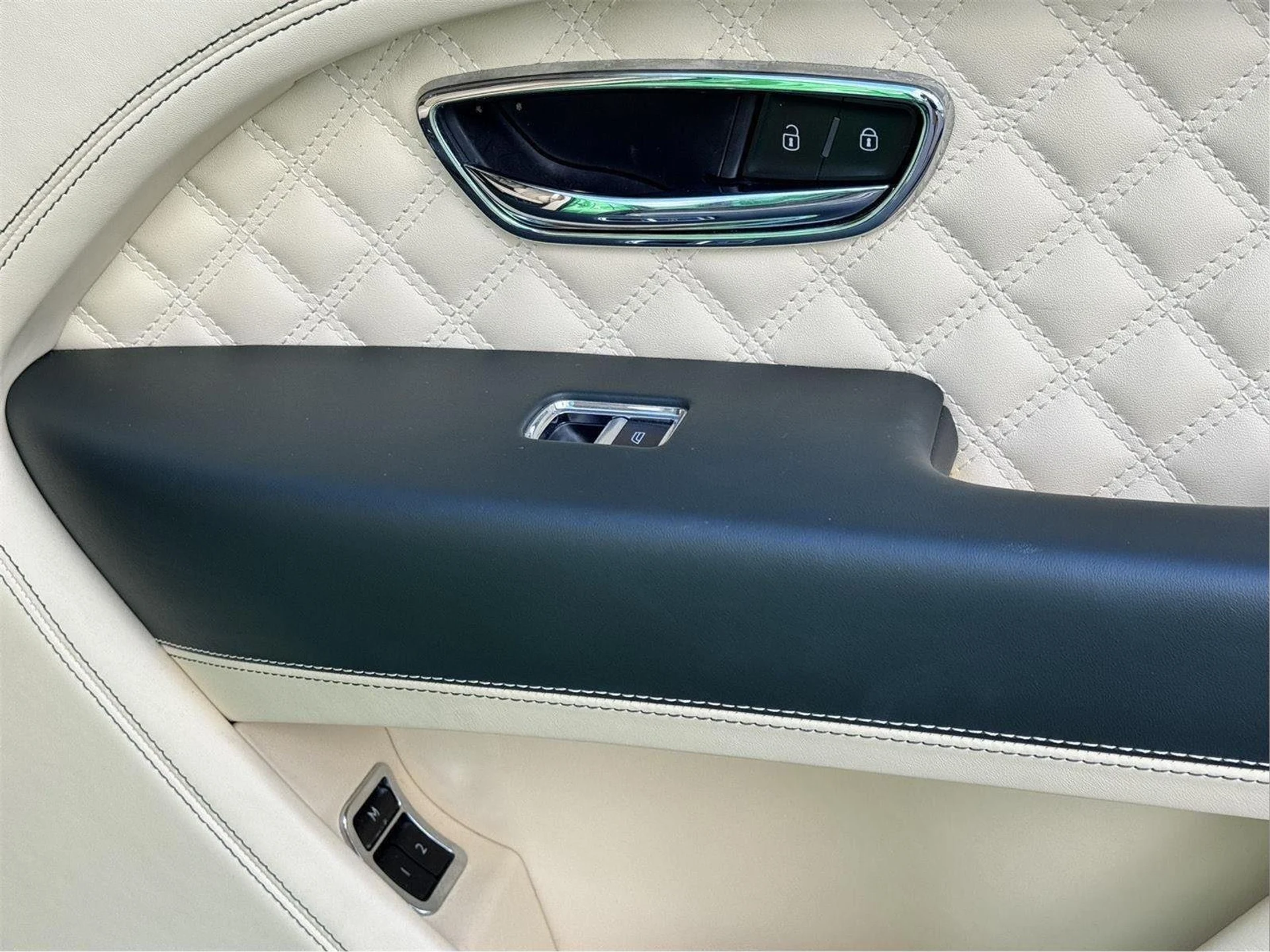 mph037_4036283136_36d1b51531f9408fc0432276f674b4b9_7522b55983