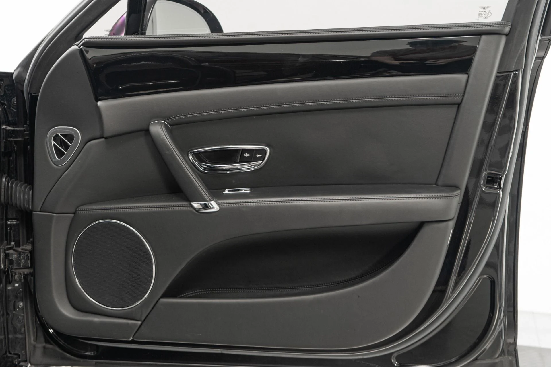 mph037_4048559085_Used_2015_Bentley_Flying_Spur_W12_21_Inch_Wheels_Front_and_Rear_Heated_and_Ventilated_Seats_1759873235_47b7113138