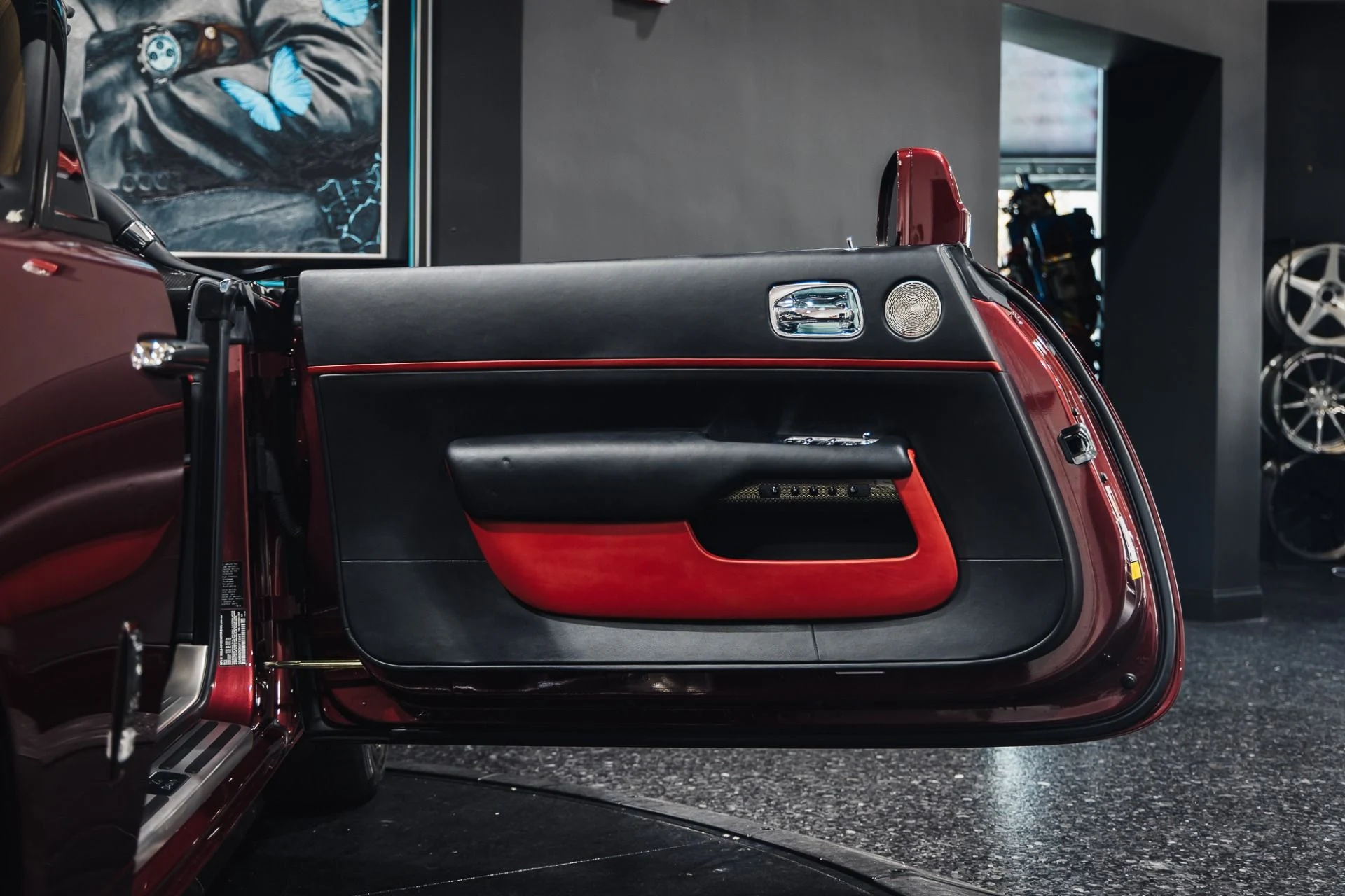 mph037_4051531951_Used_2019_Rolls_Royce_Dawn_1775855974_b4bf14b356