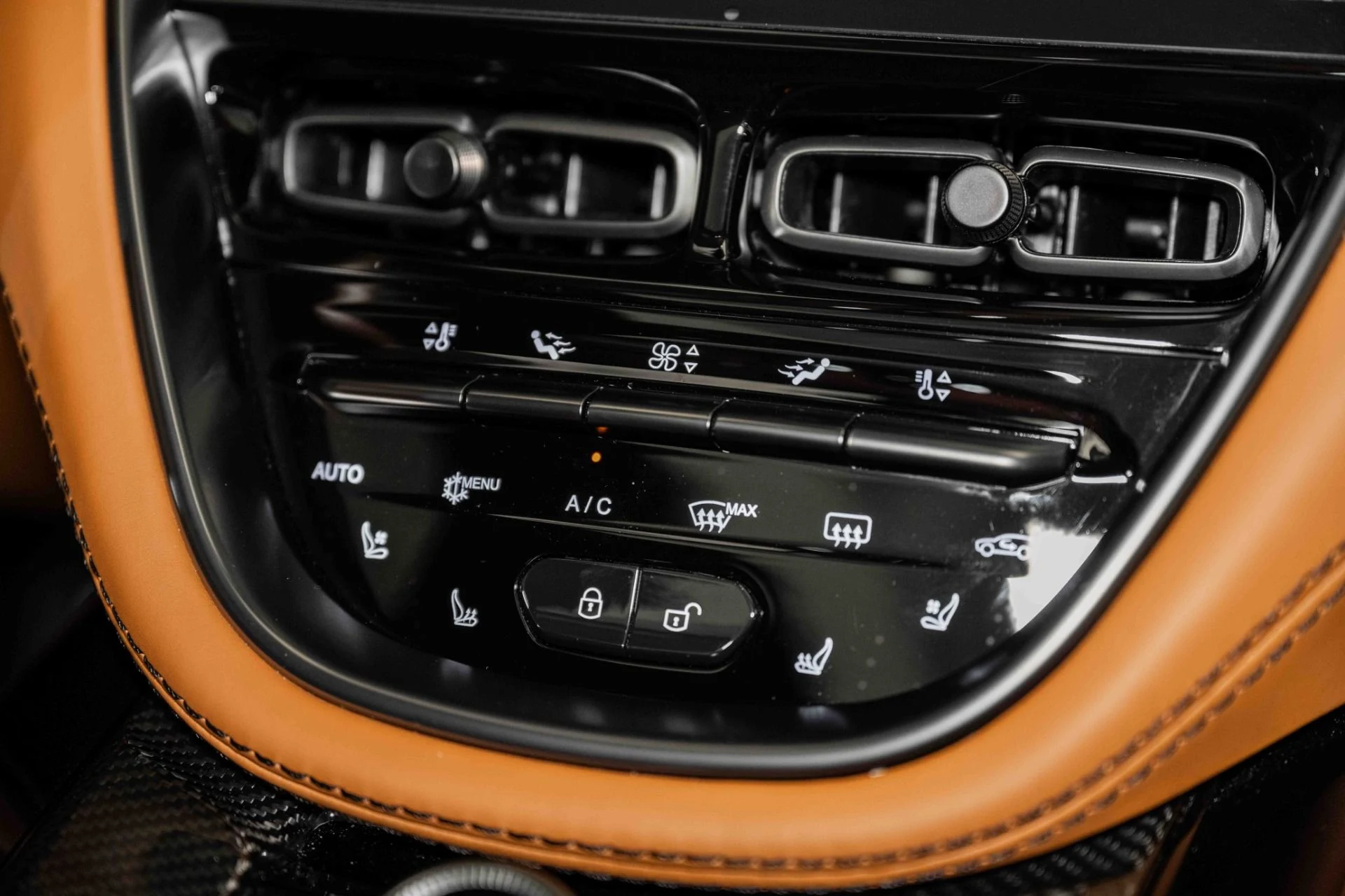 mph037_405759673_Used_2023_Aston_Martin_DBX_707_1720795210_689c3de177