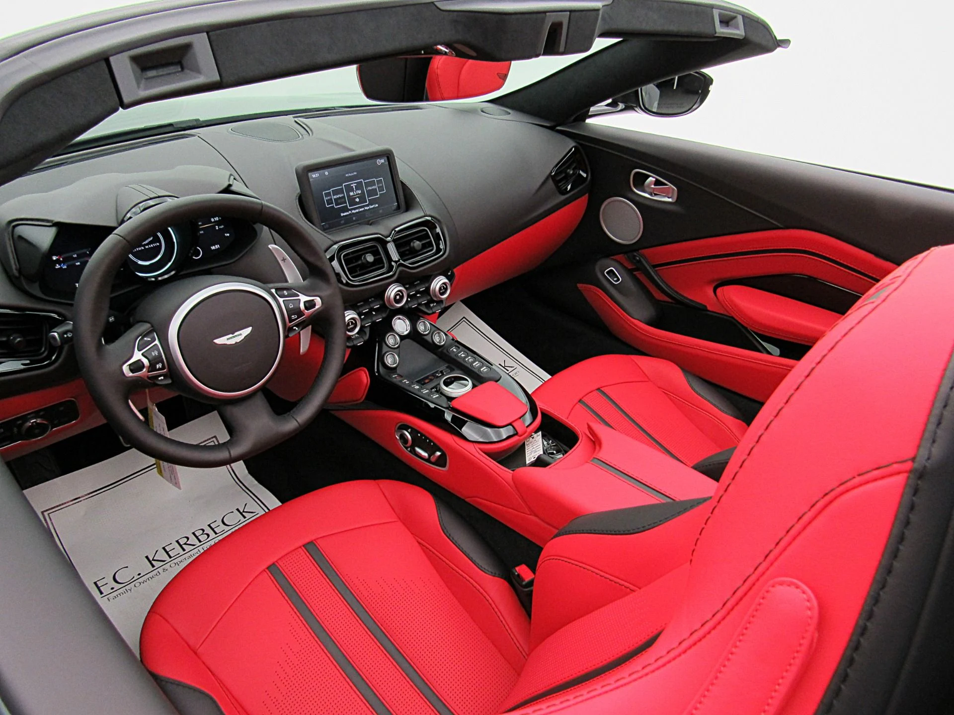 mph037_4062537638_Used_2023_Aston_Martin_Vantage_Roadster_3599e3095f