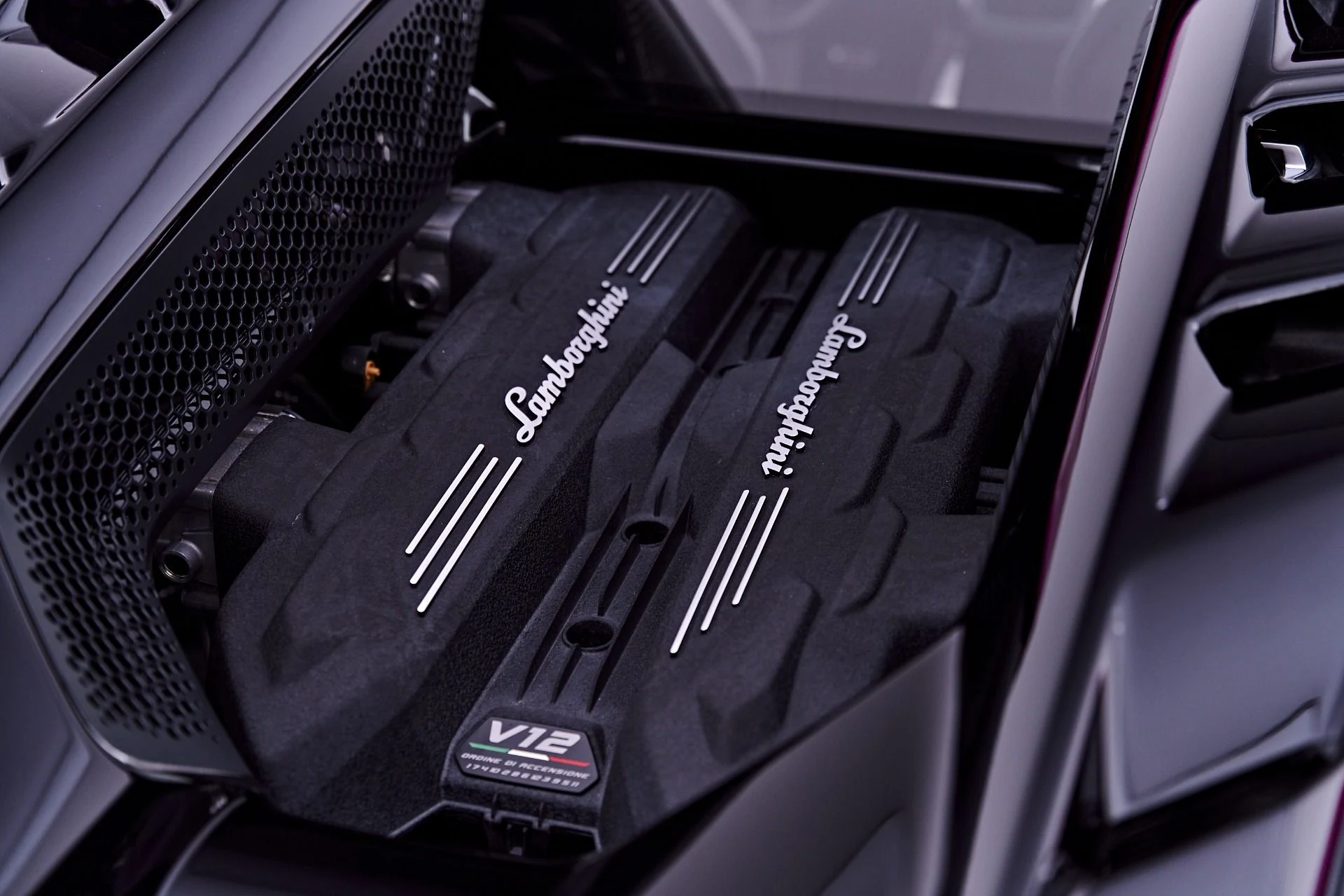 mph037_4066325309_Used_2025_Lamborghini_Revuelto_Base_1782965058_c93ce34b4a