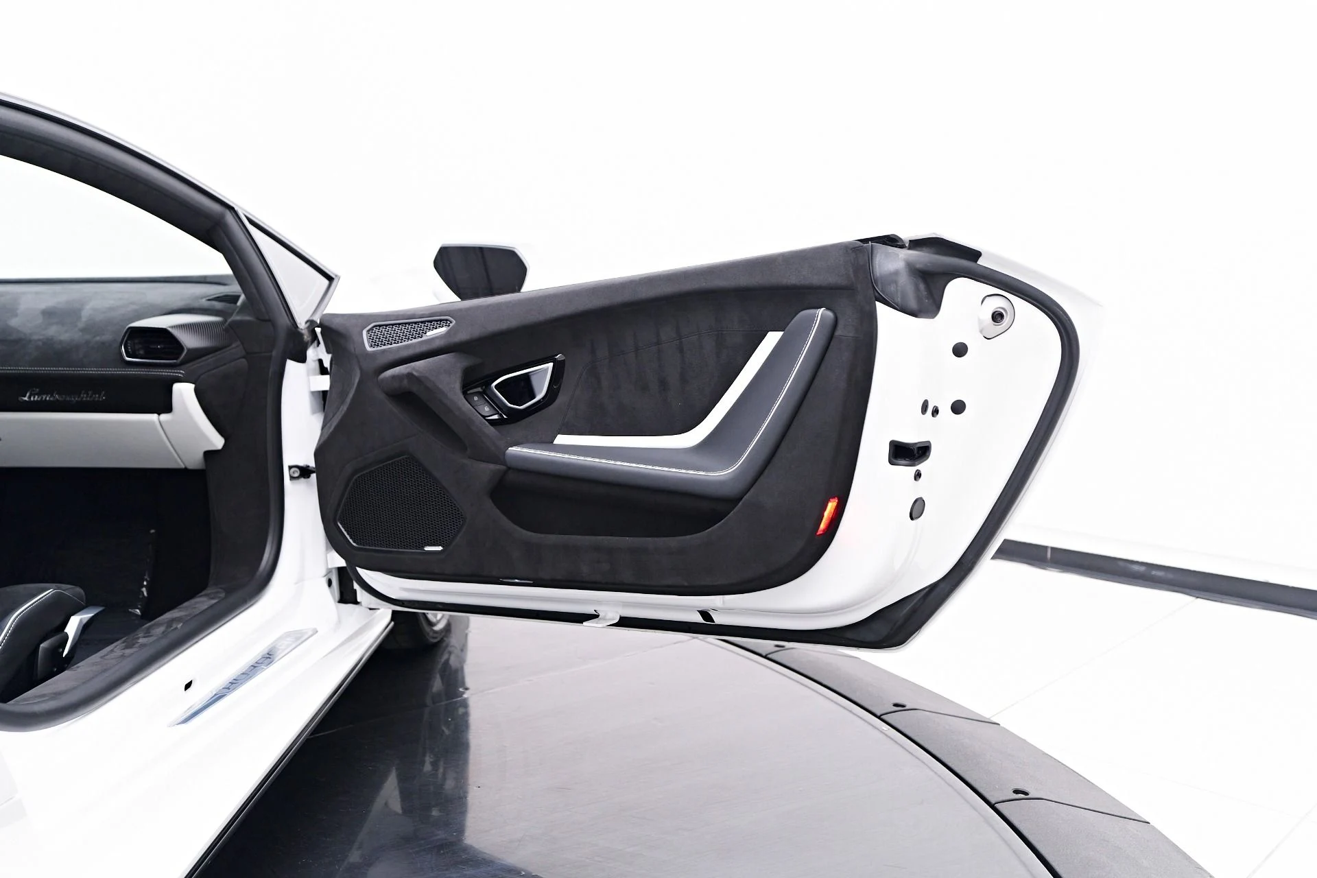 mph037_4075157955_Used_2023_Lamborghini_Huracan_Tecnica_Base_1750384074_a491a0a2c8