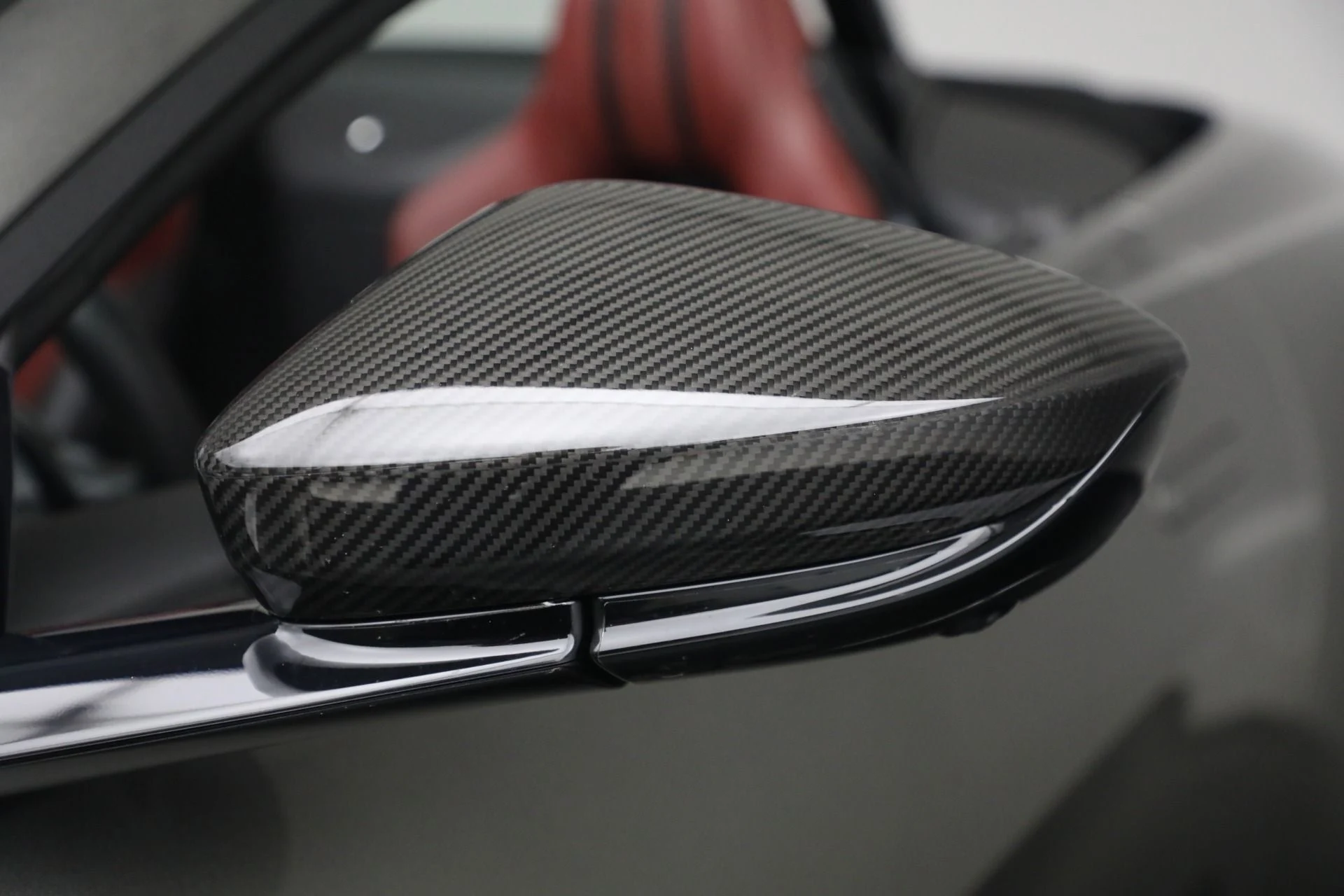 mph037_4083645977_Used_2021_Aston_Martin_Vantage_1764880995_29a62e6088