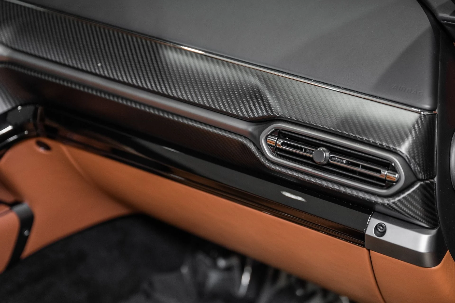 mph037_4087998466_New_2026_Aston_Martin_Vantage_Roadster_1785470681_d2d2f1f3eb